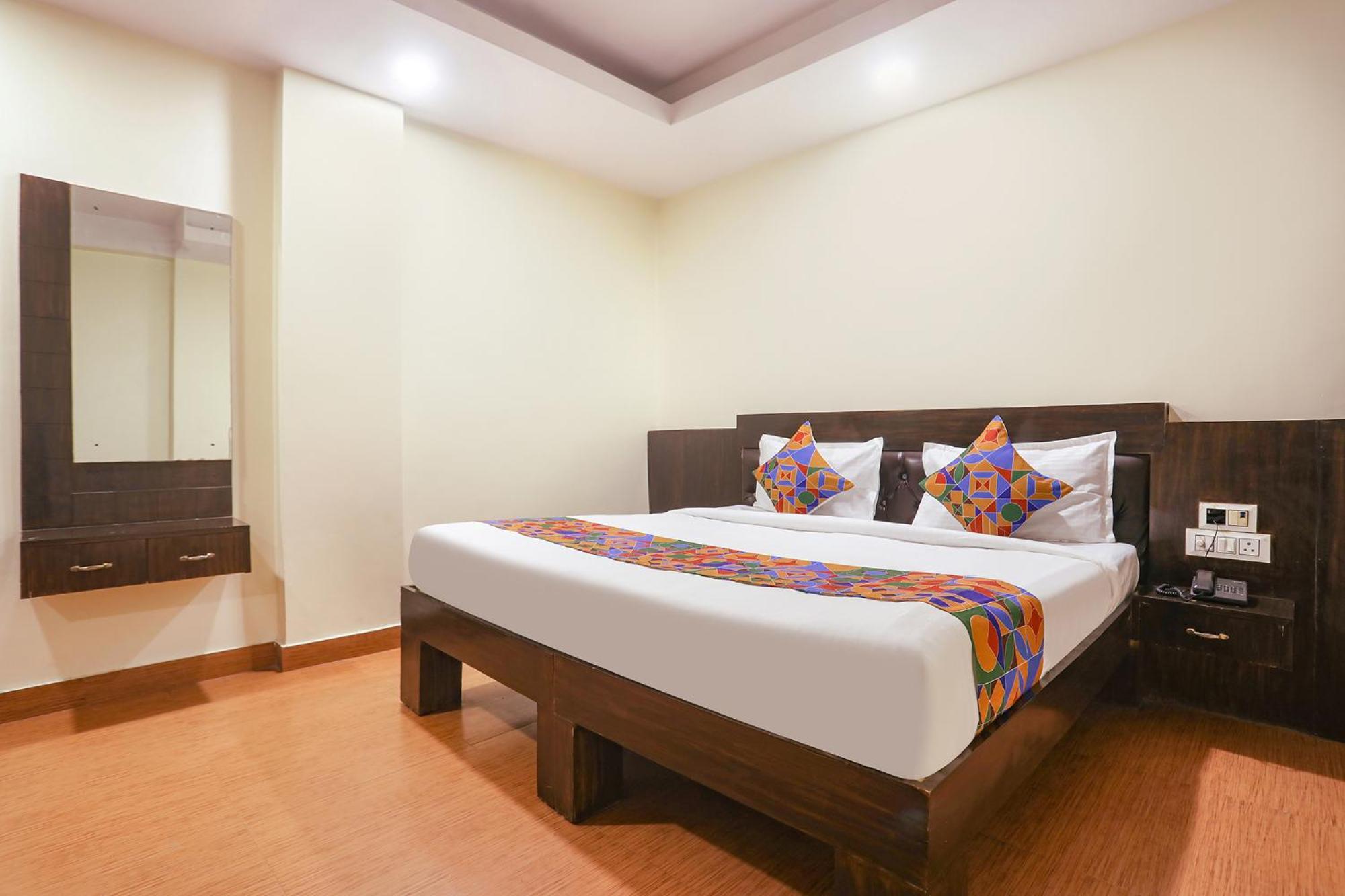 Fabexpress Rajdeep Palace New Delhi