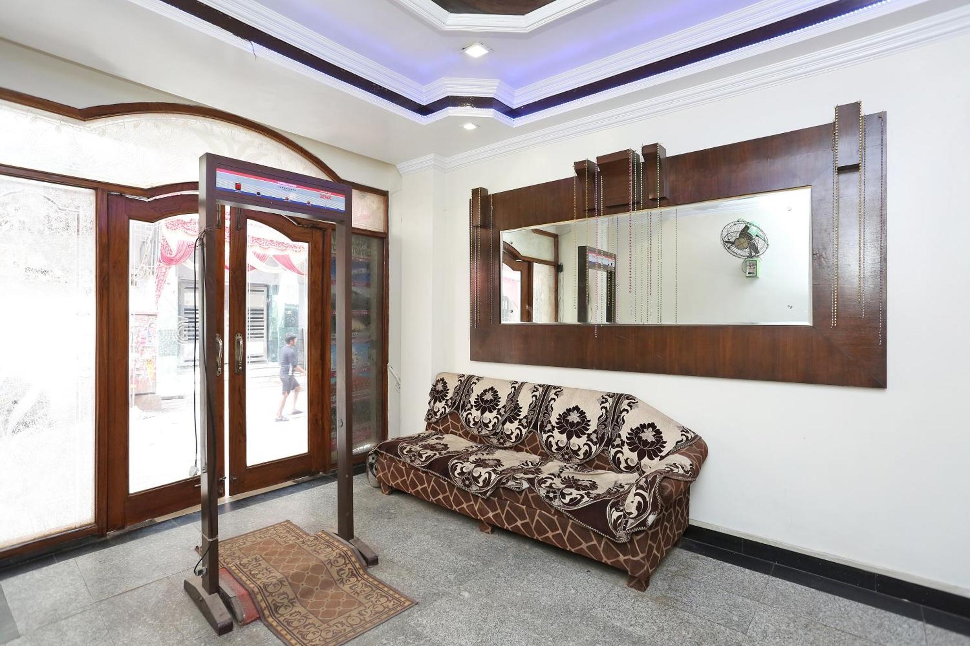 Hotel O Delhi Continental 3*