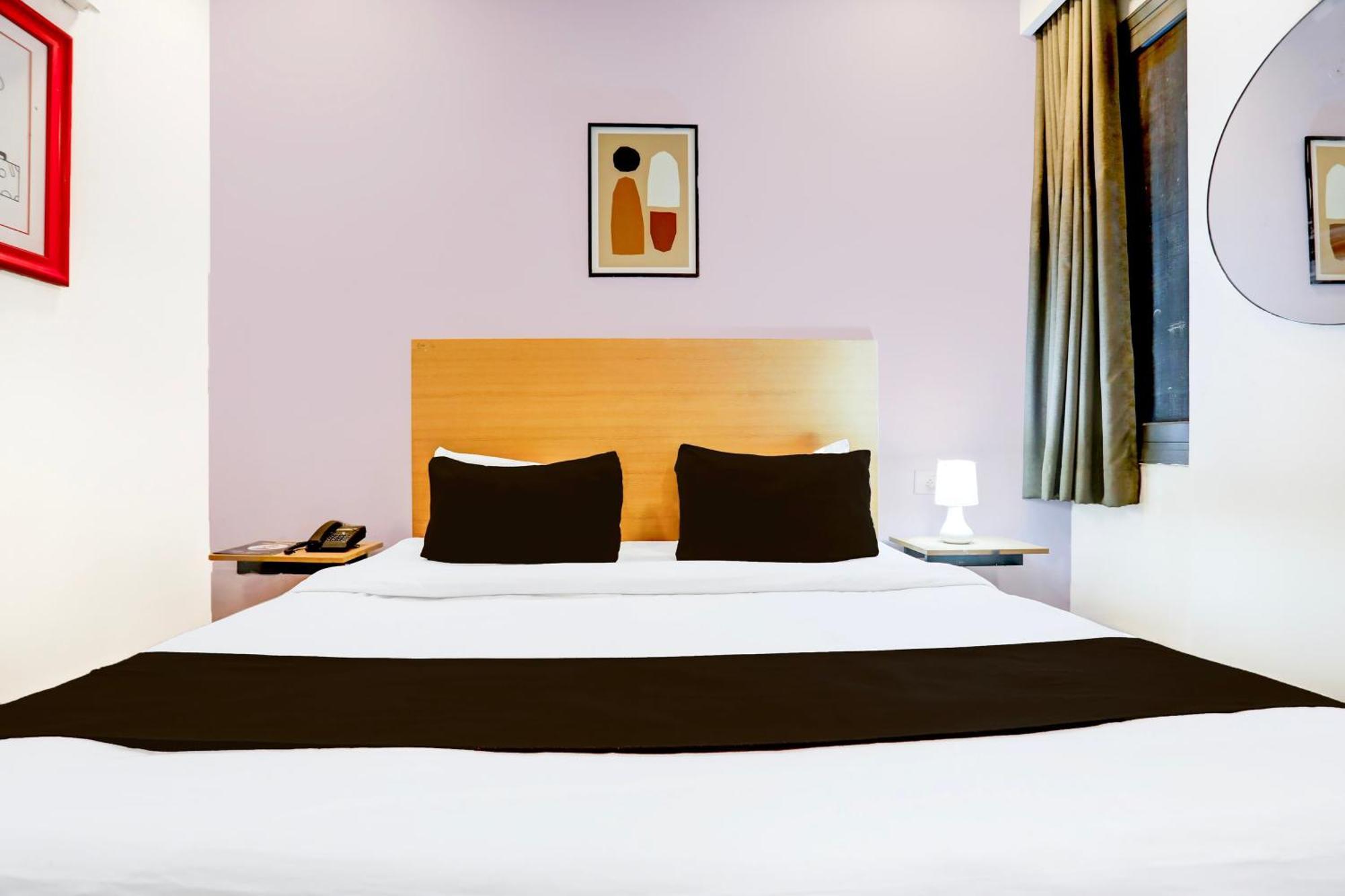 Super Townhouse Rohini Sector 24 Hotel 4*
