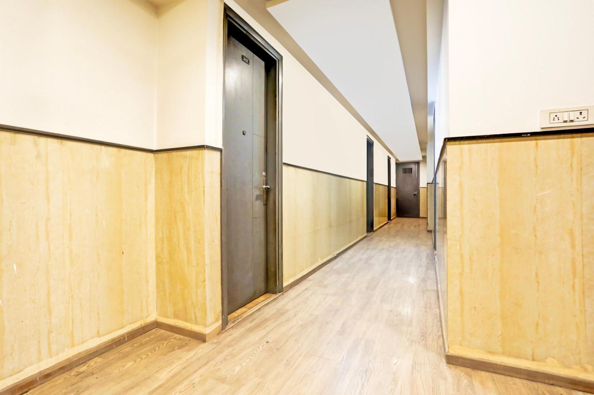 Super Townhouse Rohini Sector 24 4*