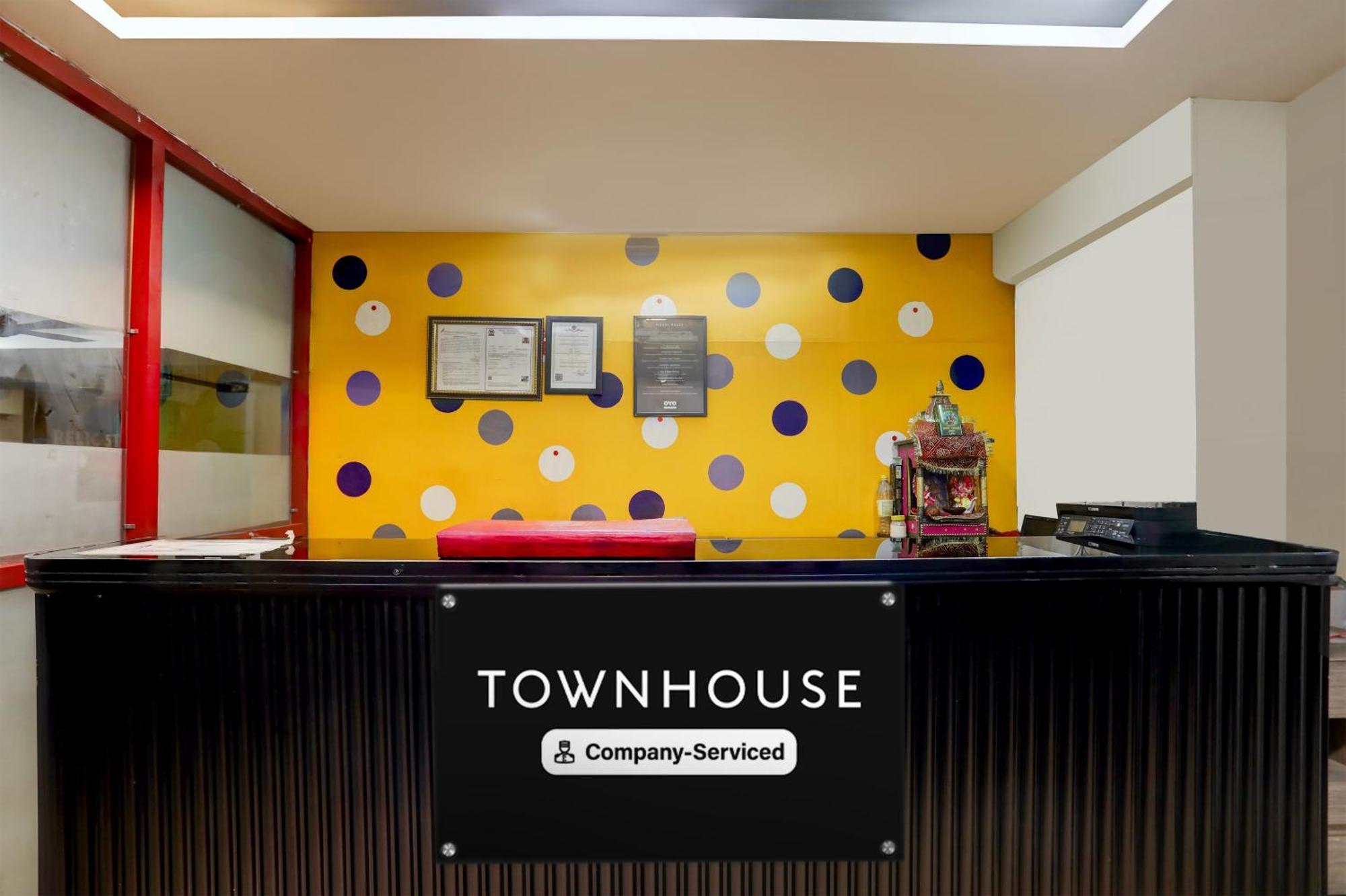 Super Townhouse Rohini Sector 24 Hotel 4*