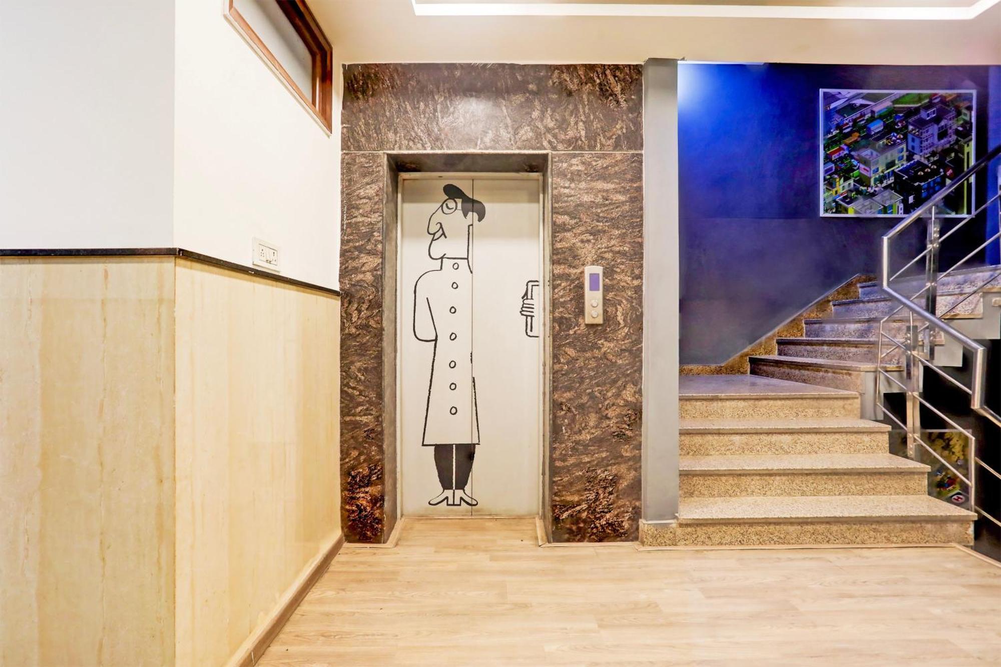 Super Townhouse Rohini Sector 24 4*