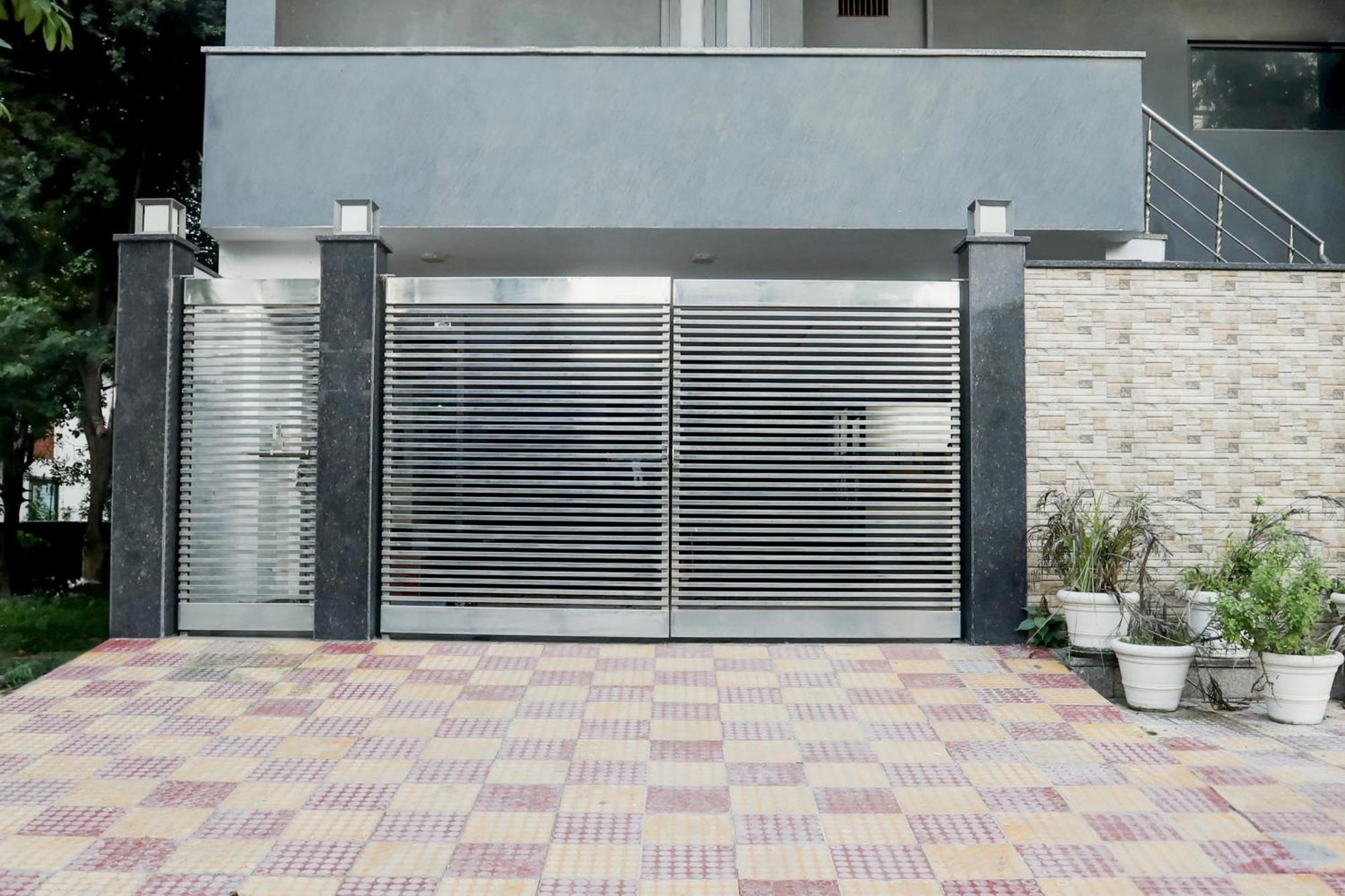 Super Townhouse Rohini Sector 24