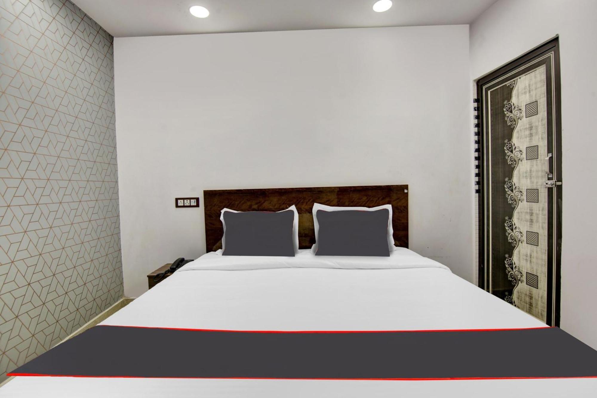 Hotel Collection O Vcr New Delhi