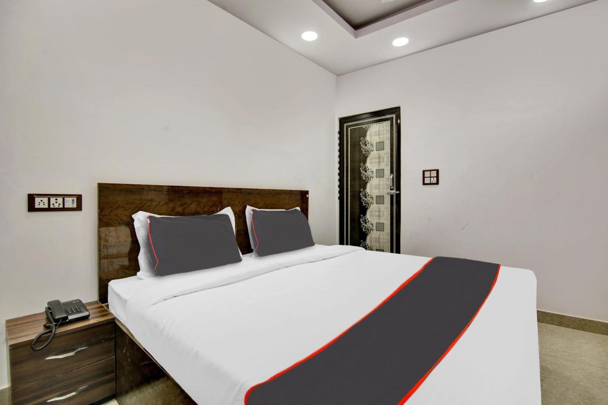 Hotel Collection O Vcr New Delhi
