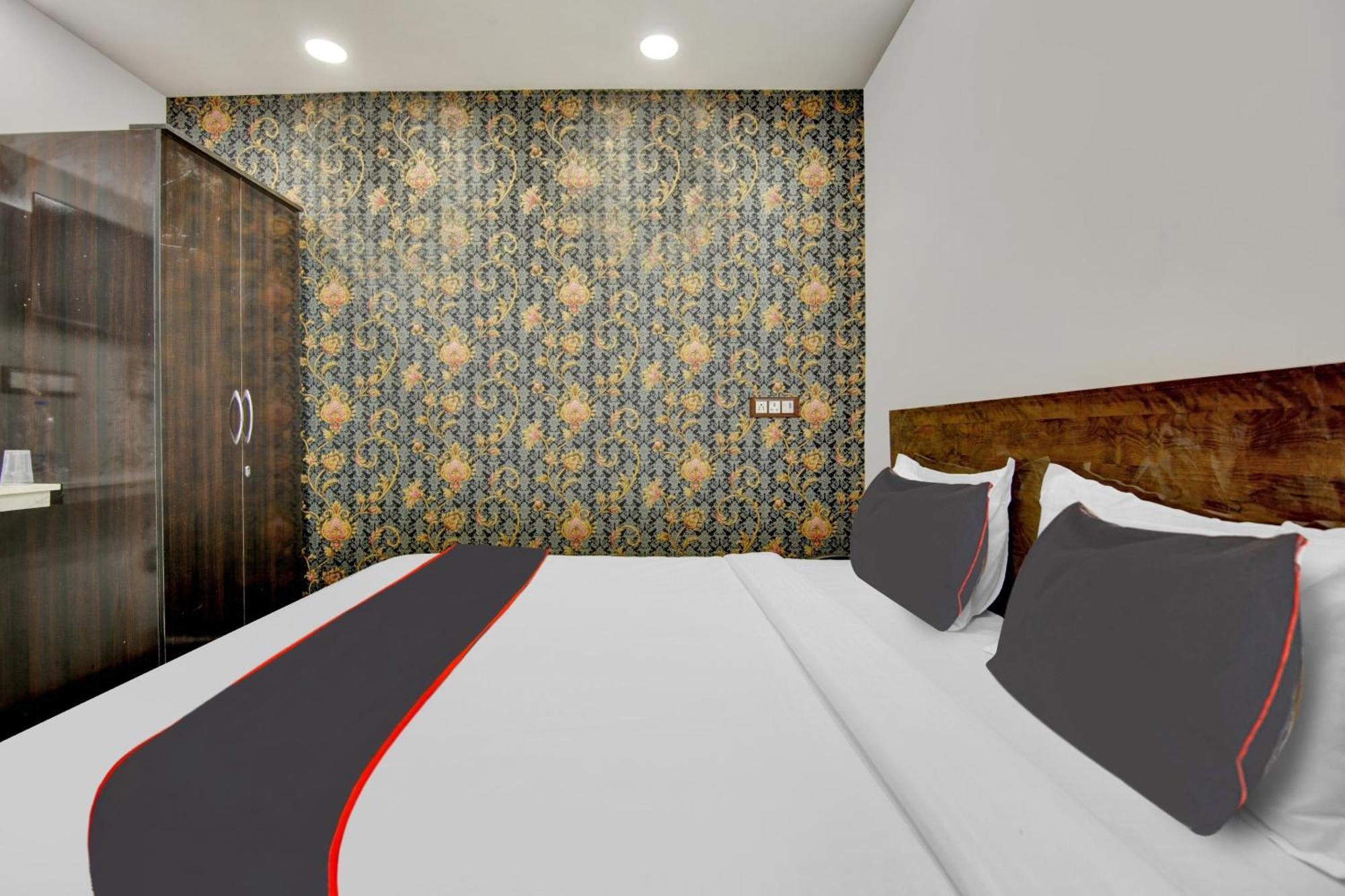 Hotel Collection O Vcr New Delhi