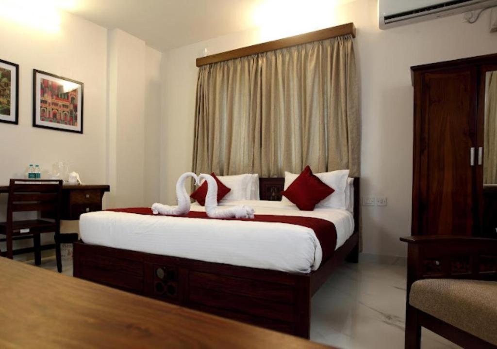 Hotel Vijaydeep Place Near Delhi Airport 3*