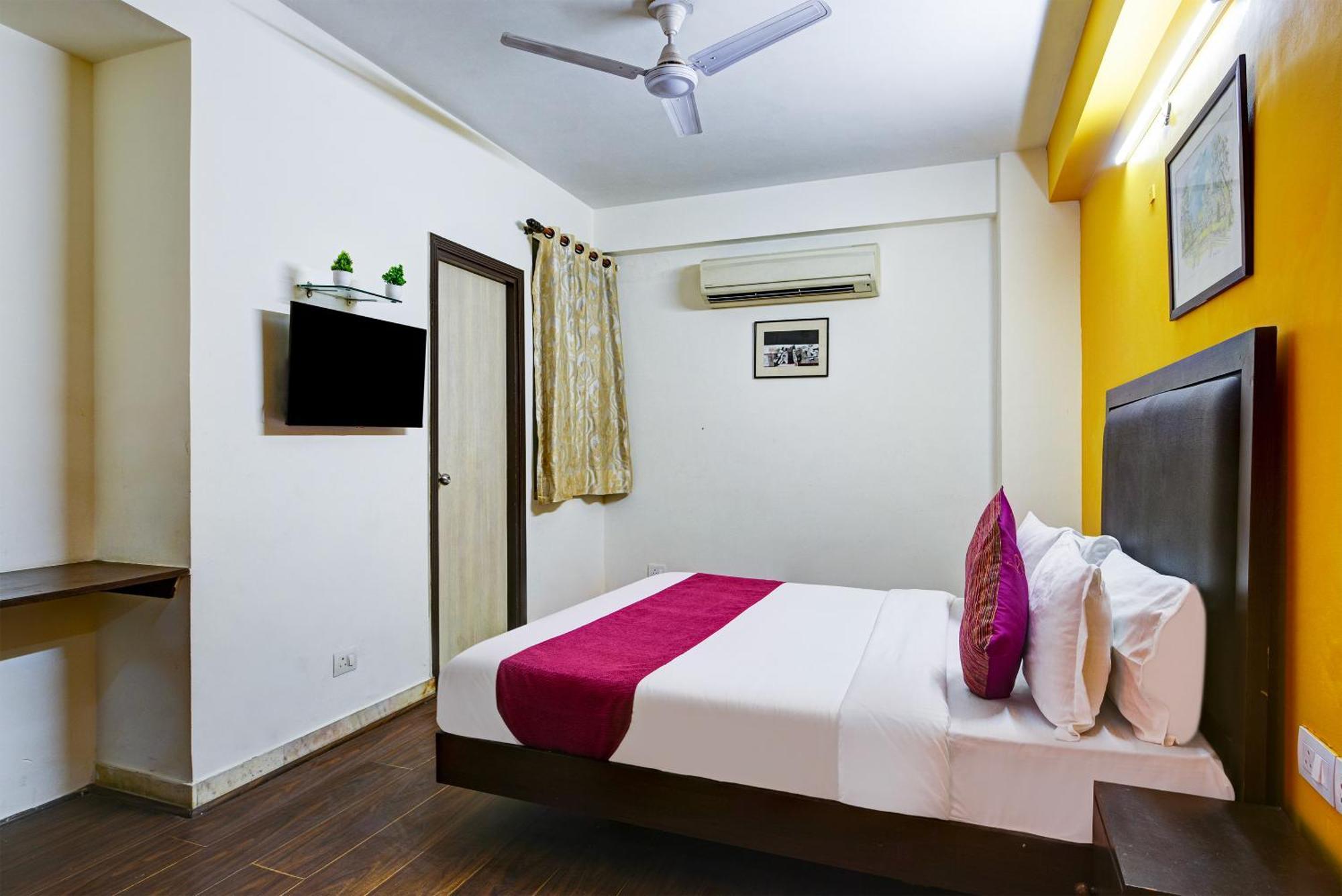 Bijwasan Near Yashobhomi Bed & Breakfast *