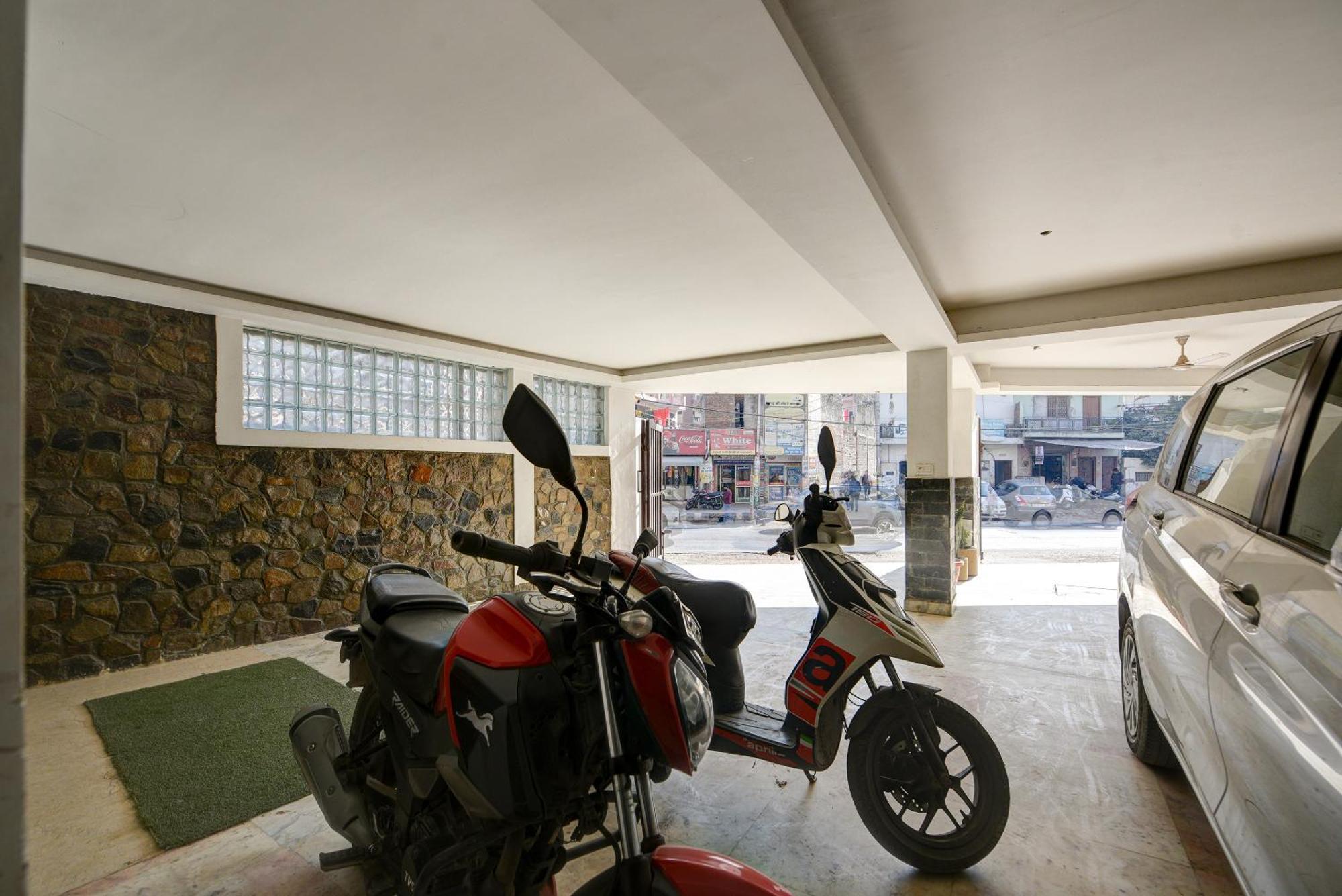 Bed & Breakfast Bijwasan Near Yashobhomi Delhi (National Capital Territory of India)