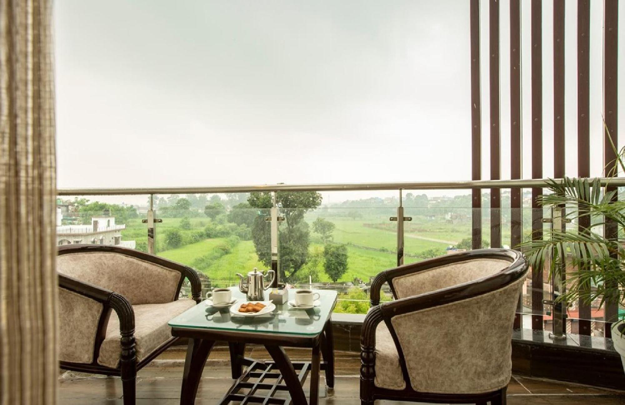West Delhi Airport Hotel 4*
