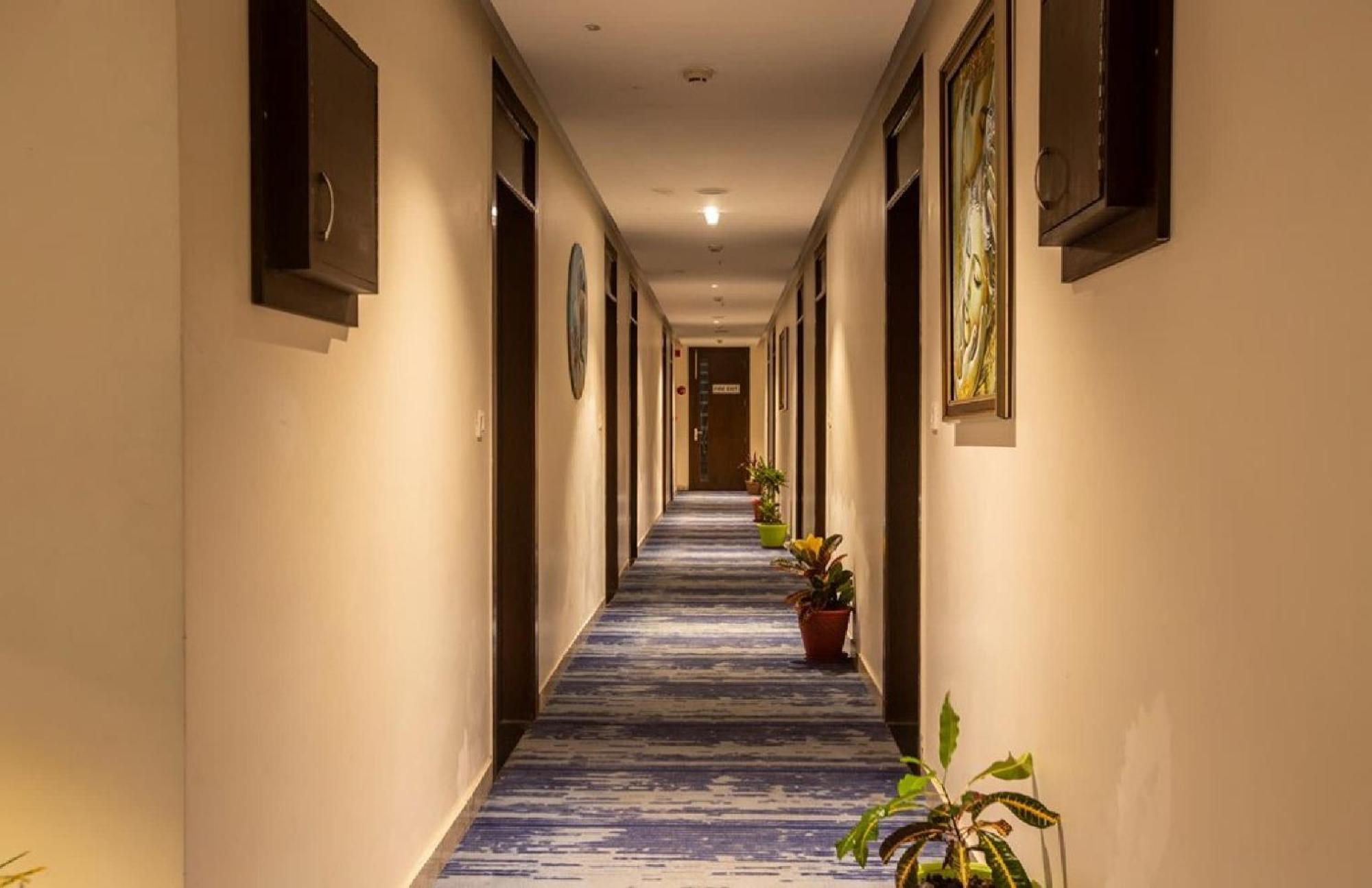 West Delhi Airport Hotel 4*