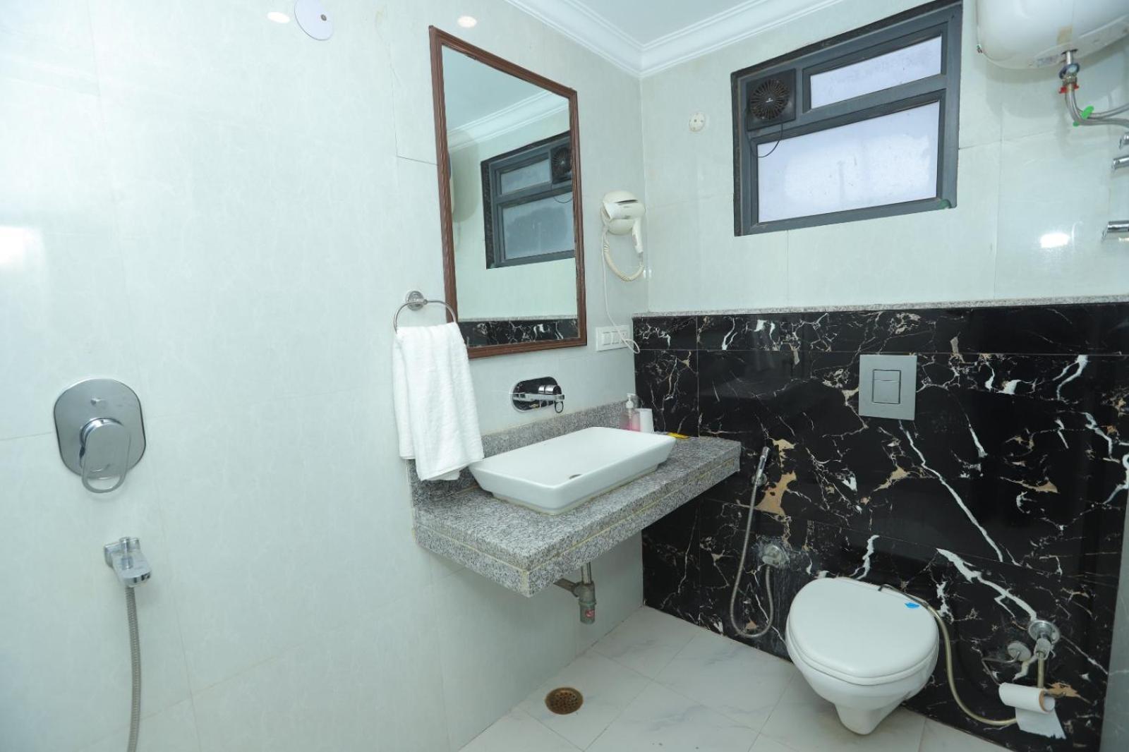 Vijaydeep Place Near Delhi Airport 3*
