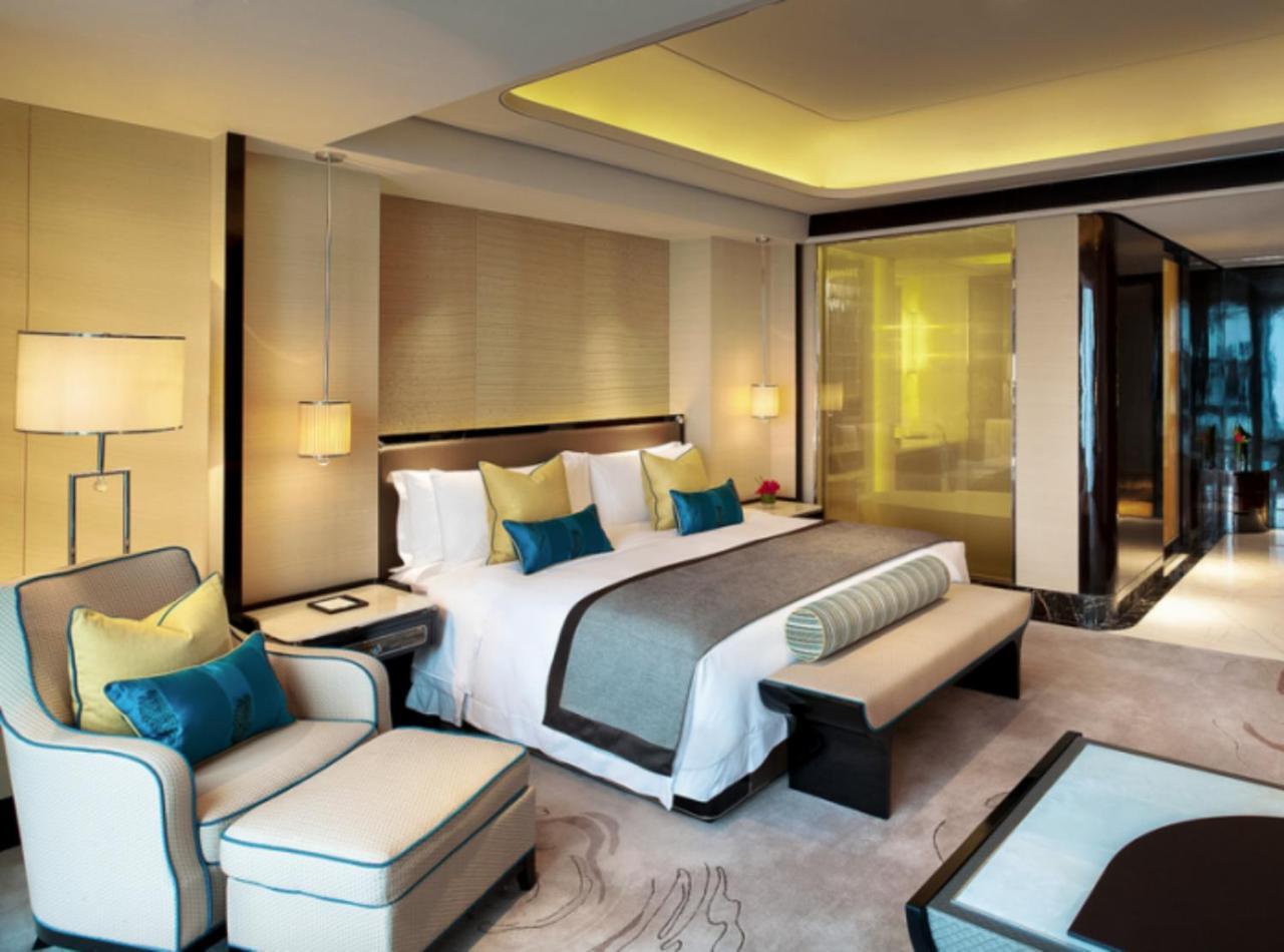 Luxury Near Delhi Airport 4*