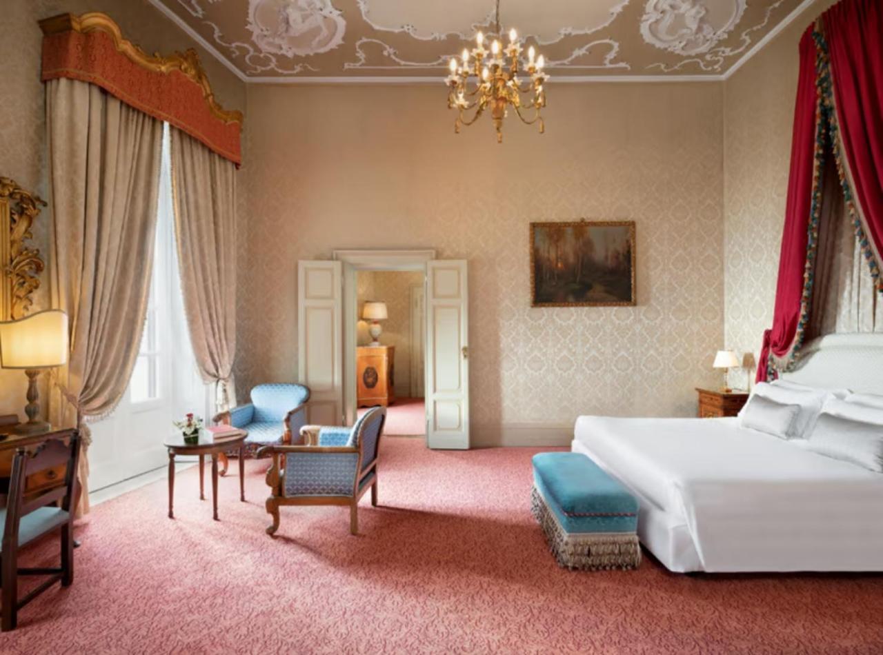 Luxury Near Delhi Airport 4*