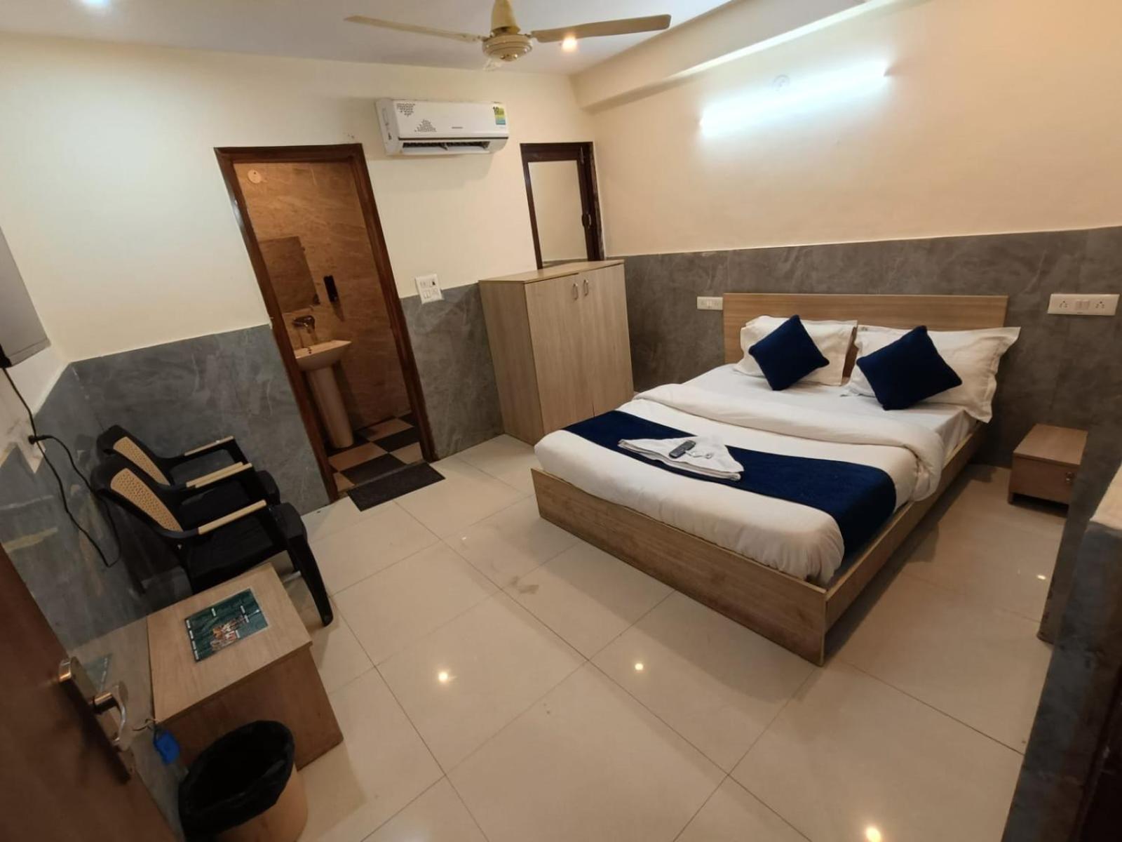 Hotel Silver Place Near Igi Airport Dwarka 2*