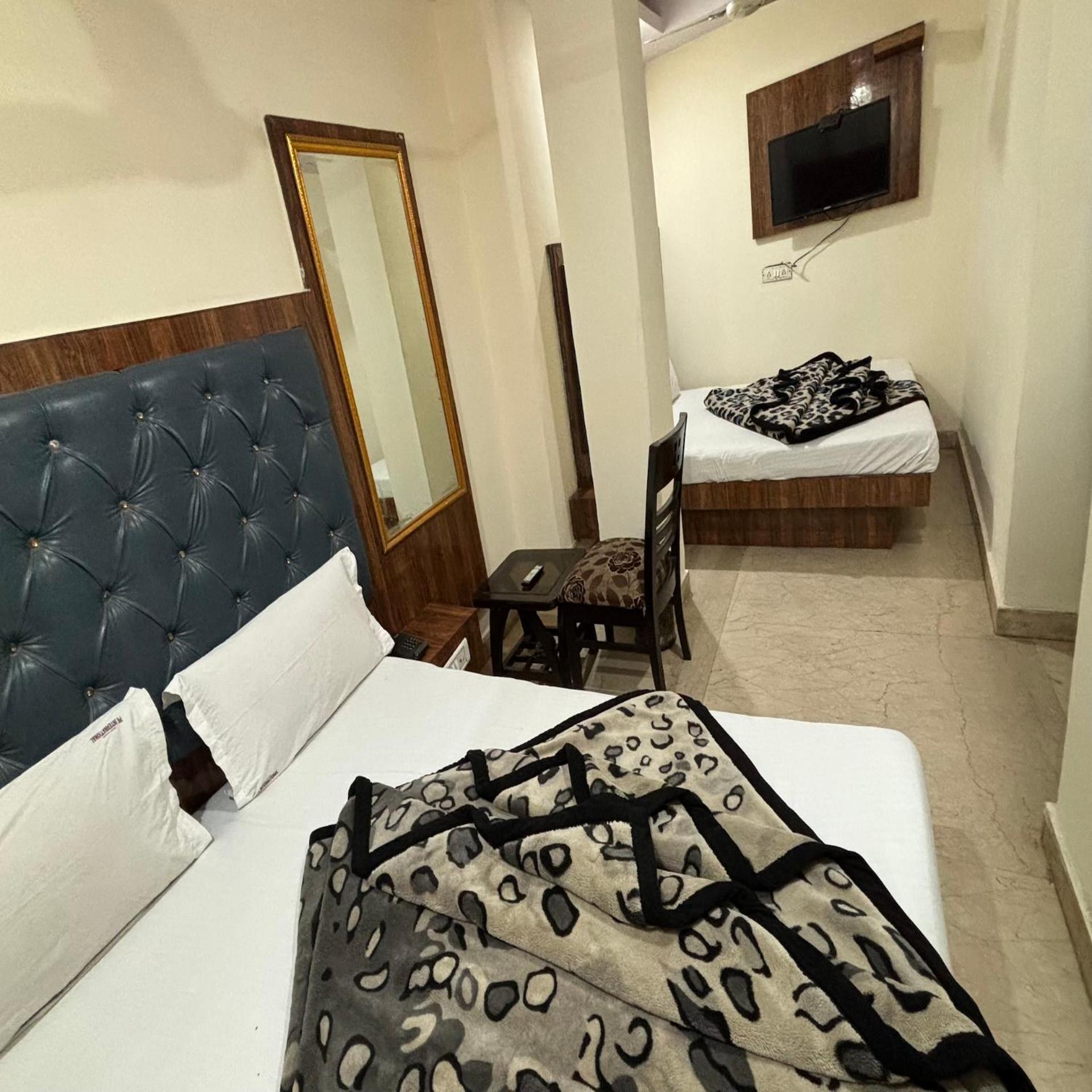 Pk International Near By Station I Couple Friendly Hotel *