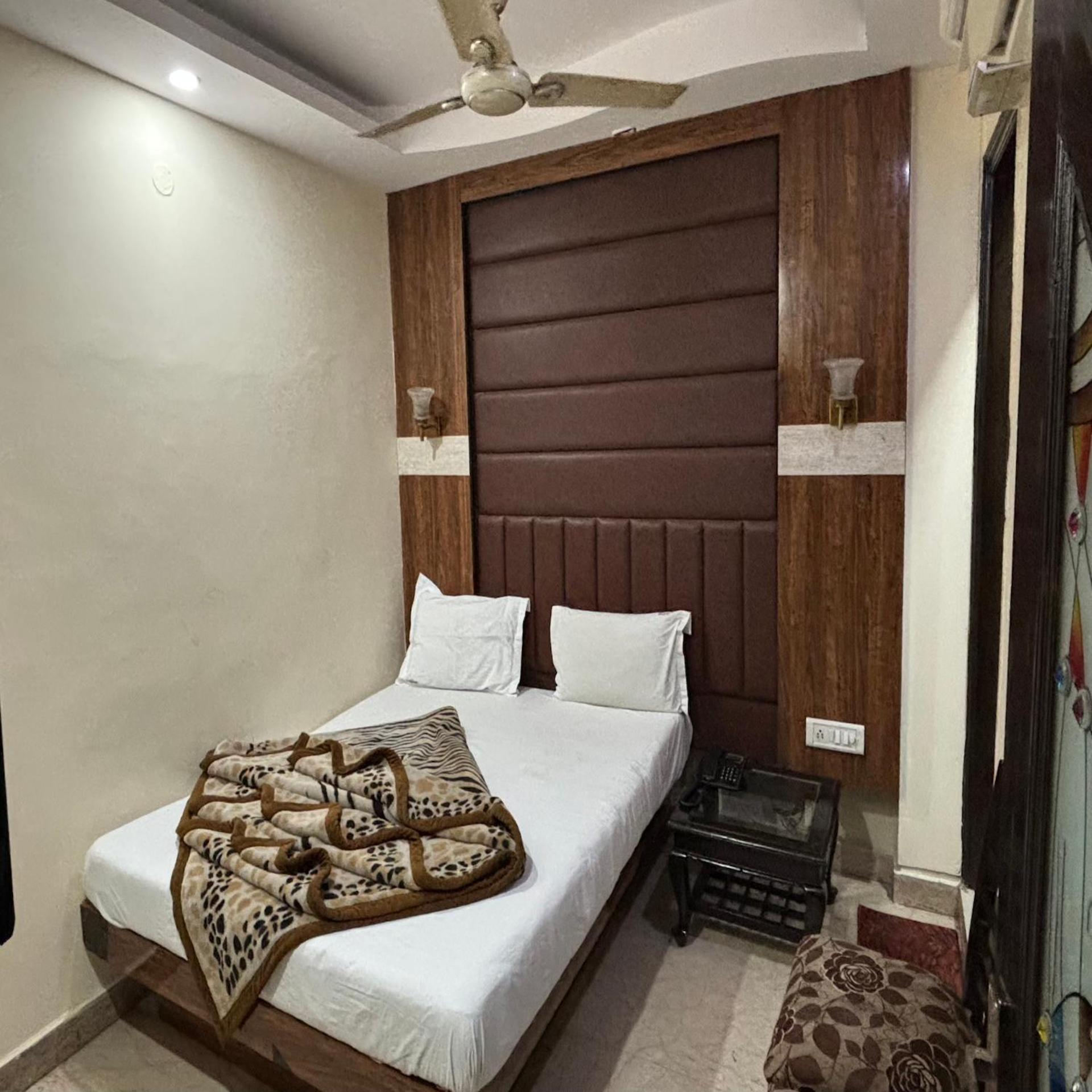 Pk International Near By Station I Couple Friendly New Delhi