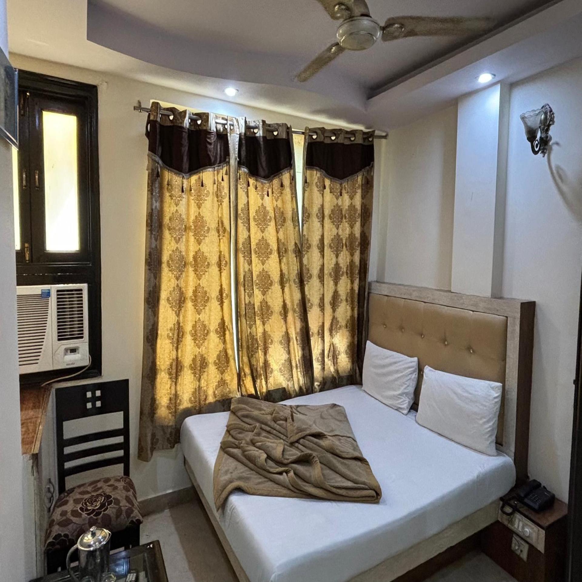 Pk International Near By Station I Couple Friendly