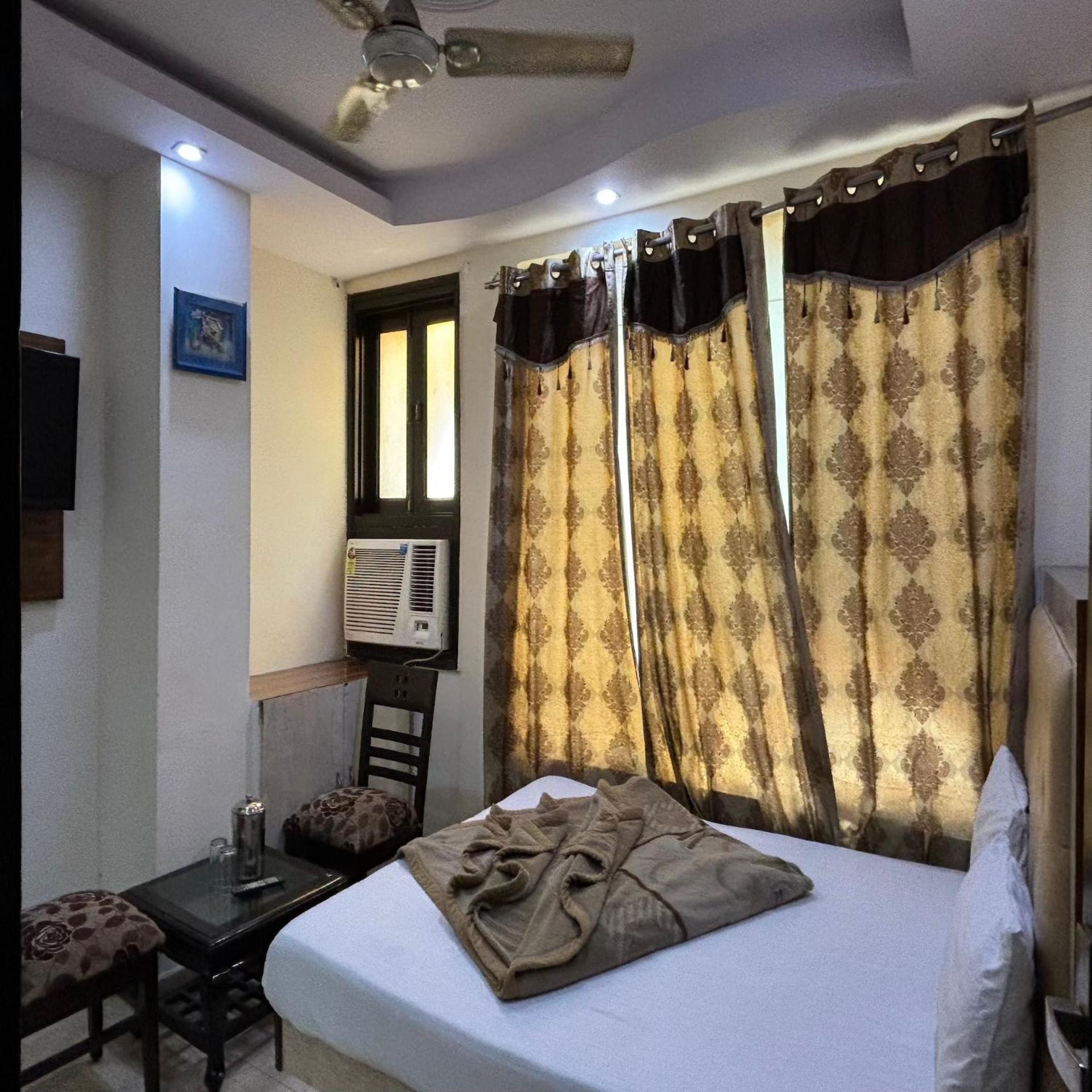 Pk International Near By Station I Couple Friendly Hotel *