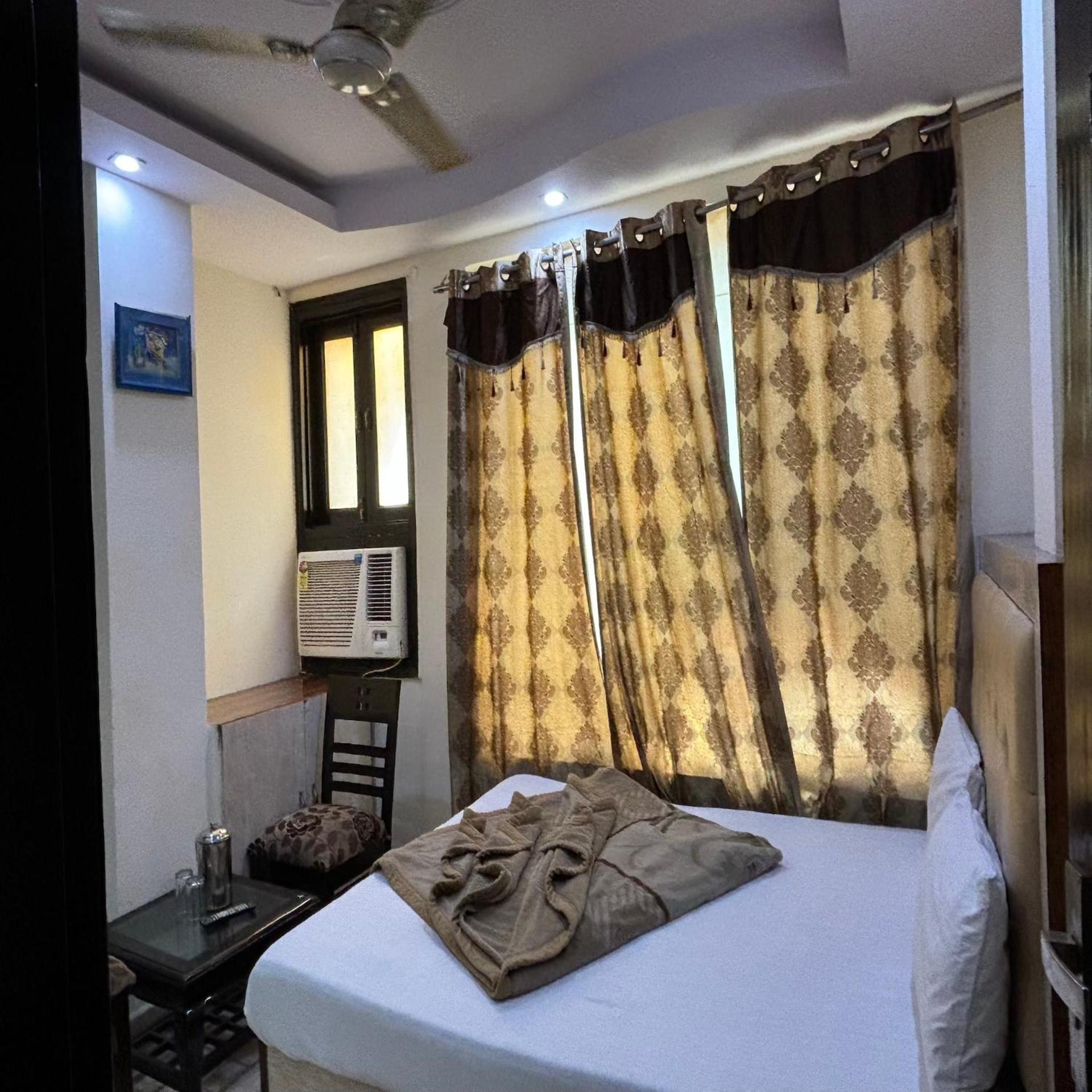 Pk International Near By Station I Couple Friendly New Delhi