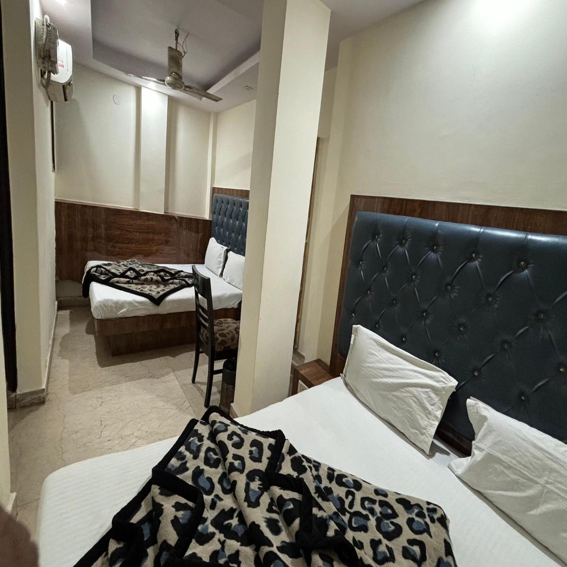 Pk International Near By Station I Couple Friendly Hotel