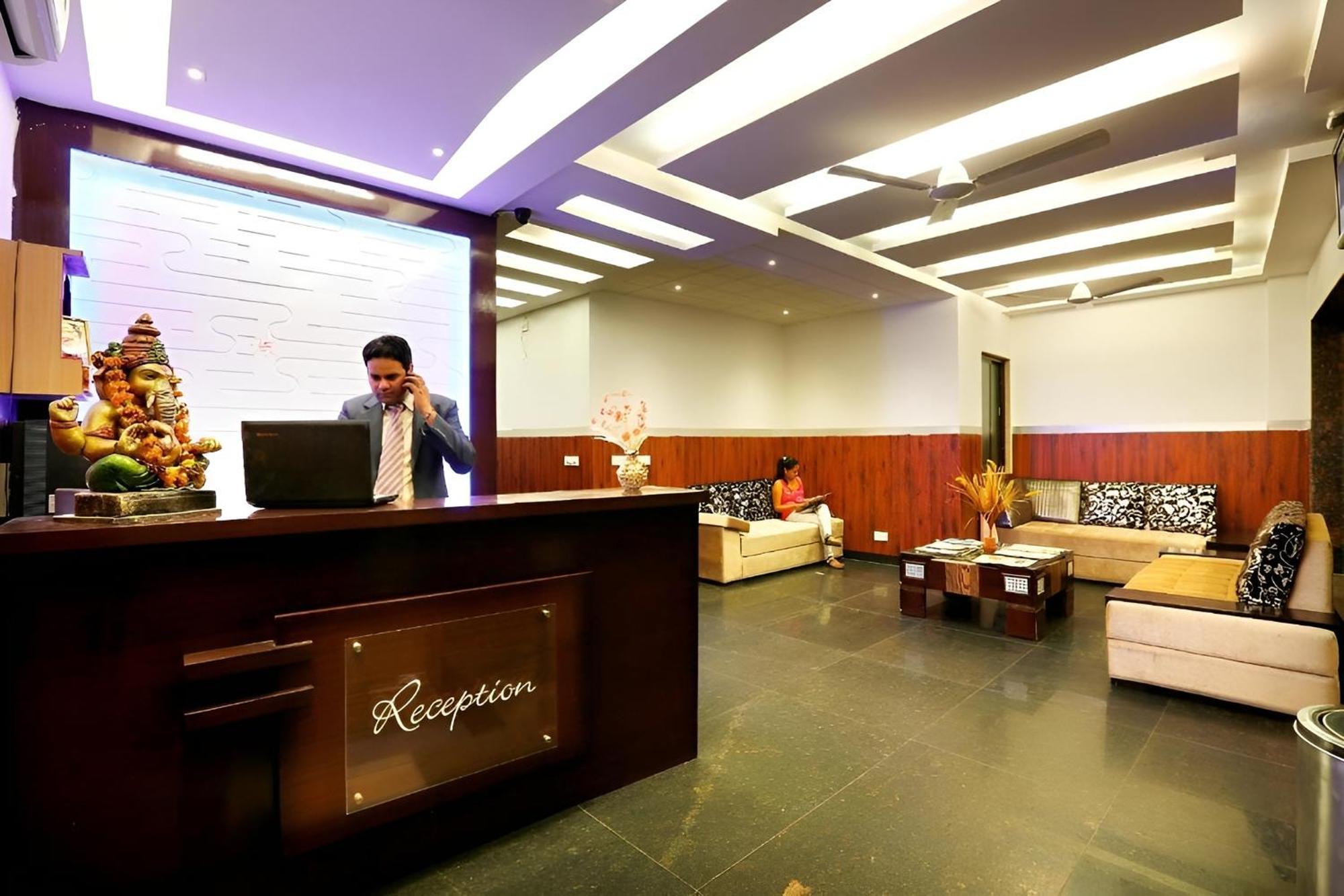 Anand Lok Hotel