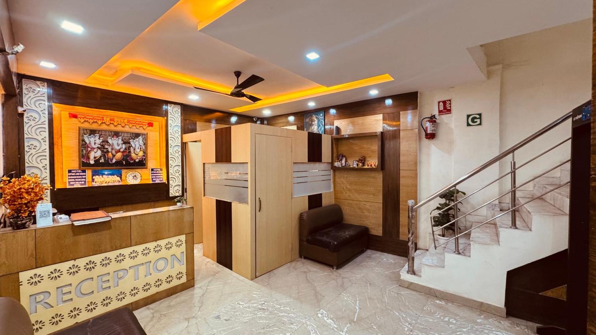 Lord Krishna Walking Distance From Railway Station Hotel New Delhi