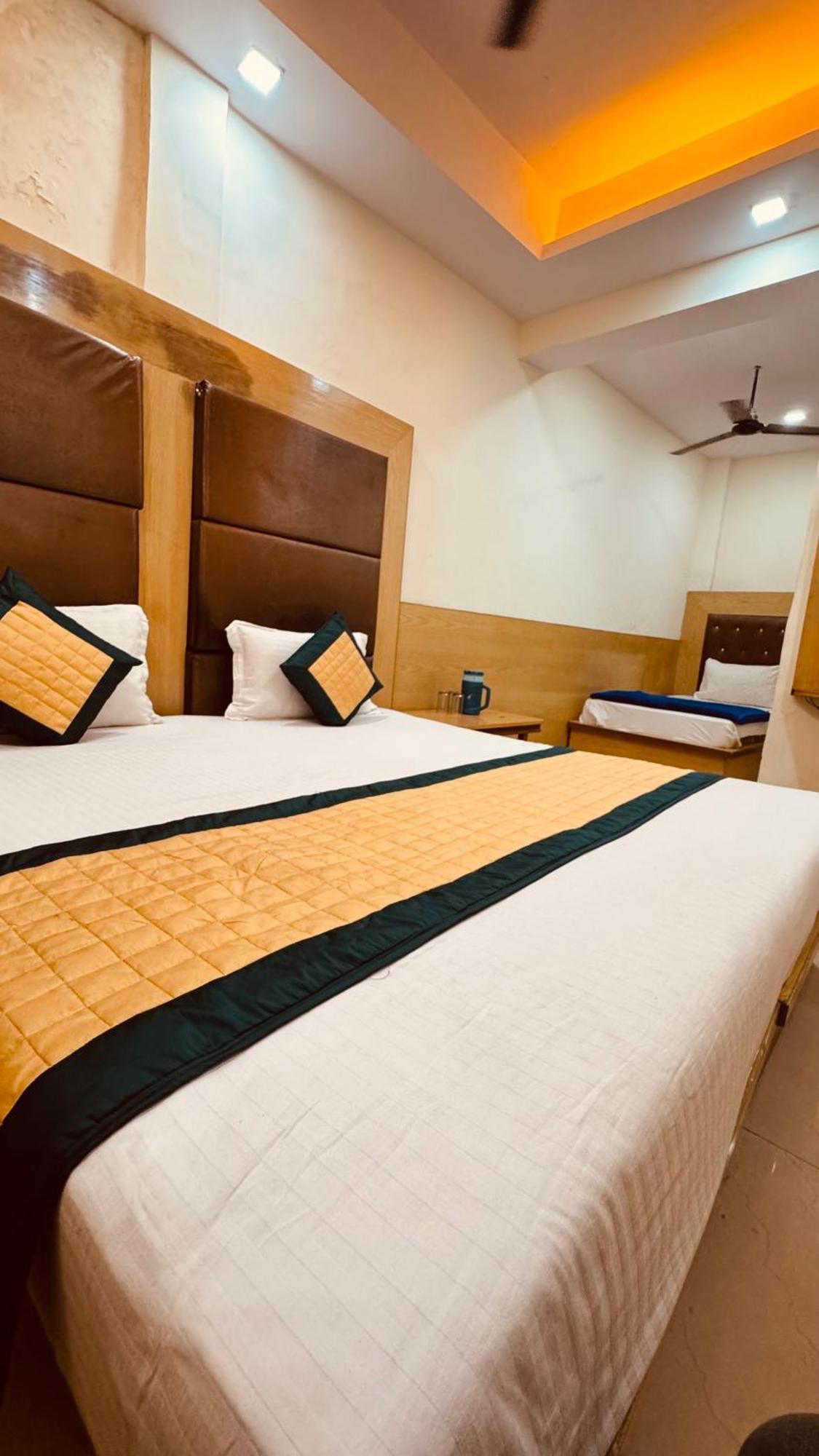 Lord Krishna Walking Distance From Railway Station 2* New Delhi