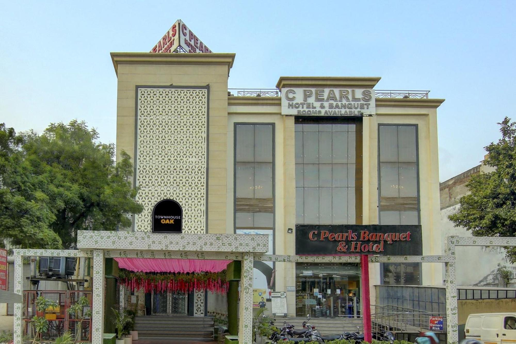 Townhouse Oak C Pearls 4* Delhi (National Capital Territory of India)