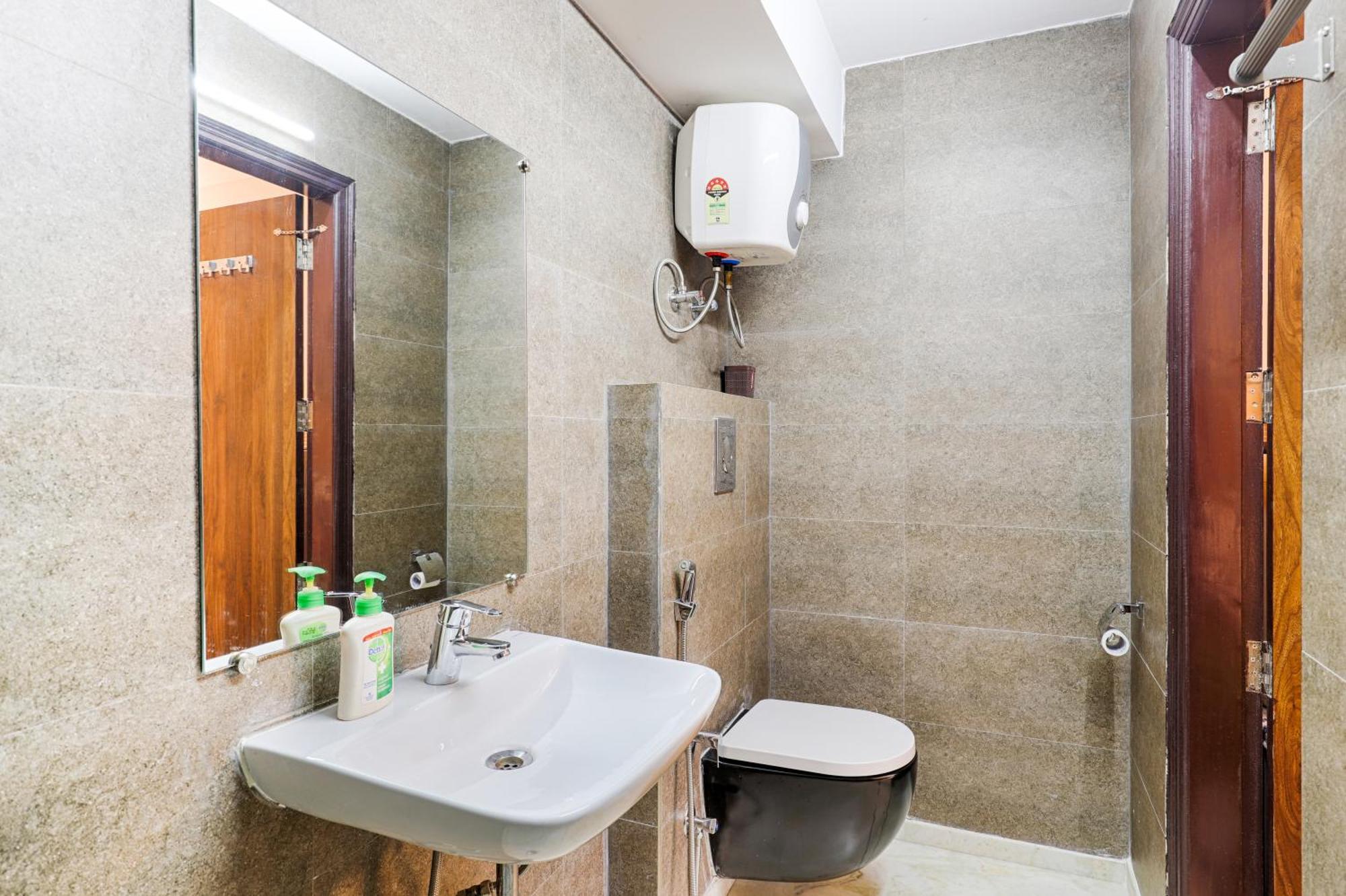 House Of Comfort Delhi Homestay *