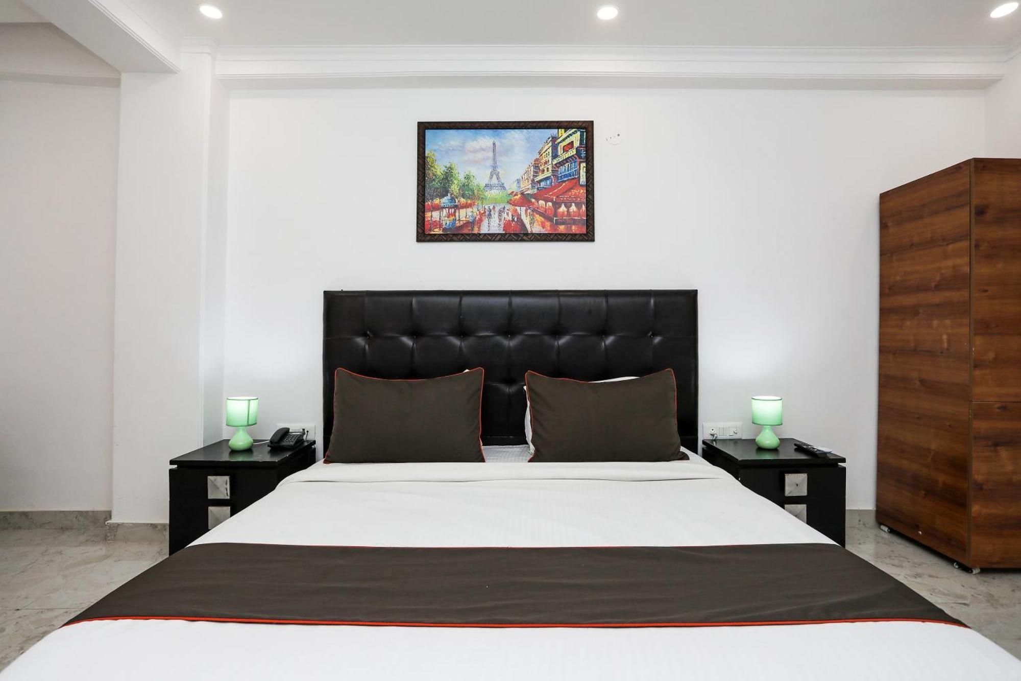 Collection O Residency Near Dwarka Sector 21 Metro Station Hotel 3*