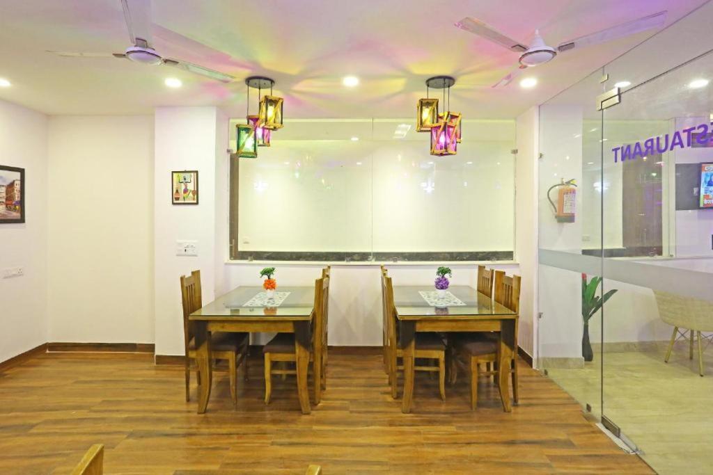 S R Palace Near Delhi International Airport New Delhi