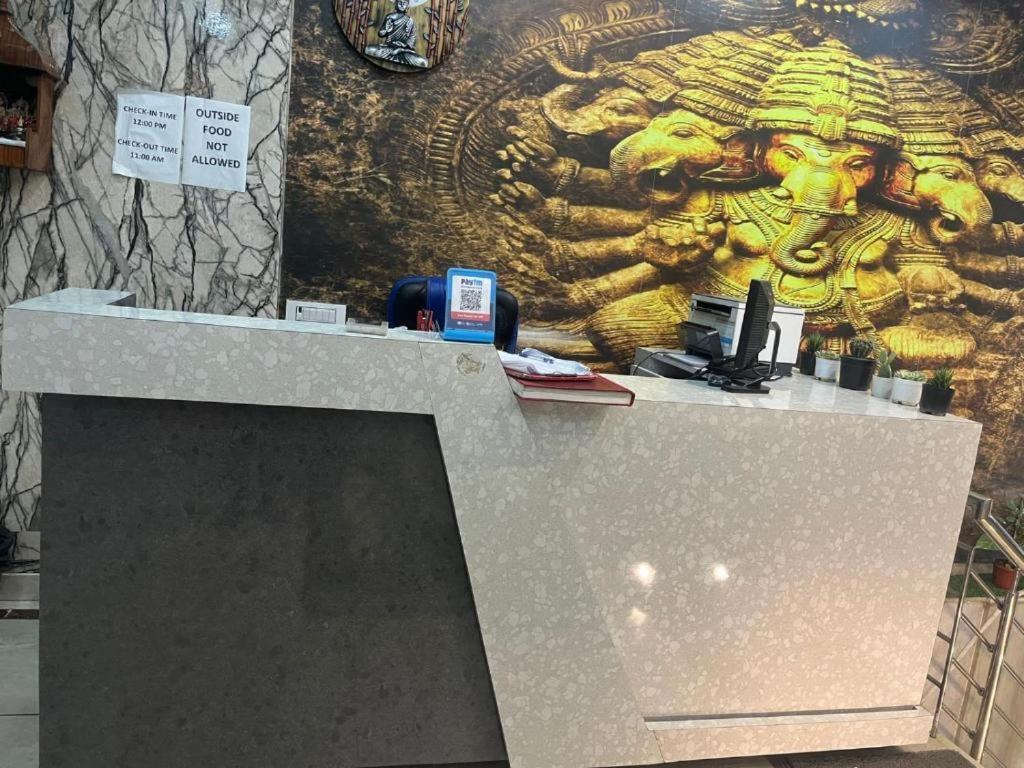 S R Palace Near Delhi International Airport Hotel New Delhi