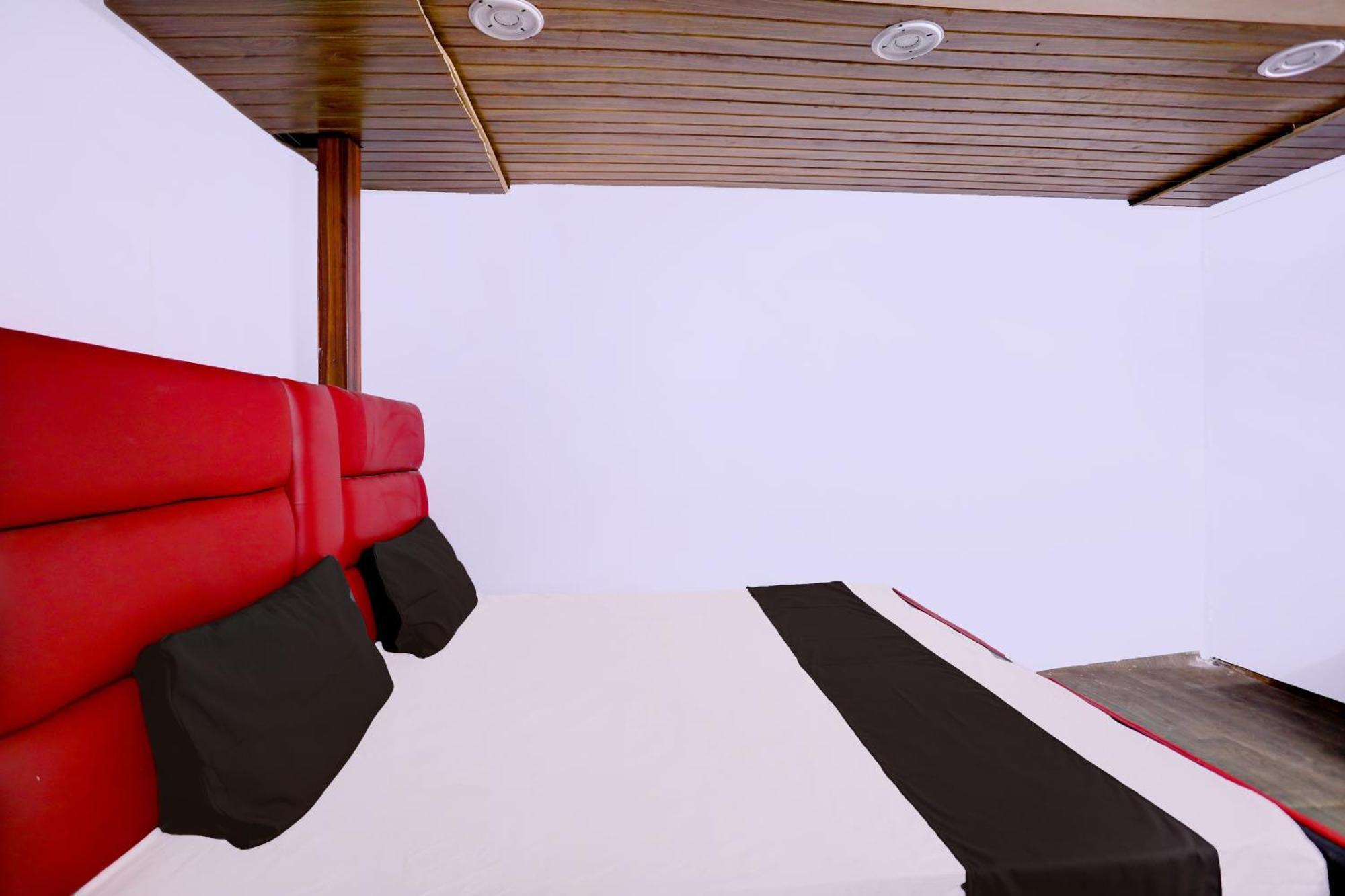 Hotel O Krishna Cafe Delhi (National Capital Territory of India)