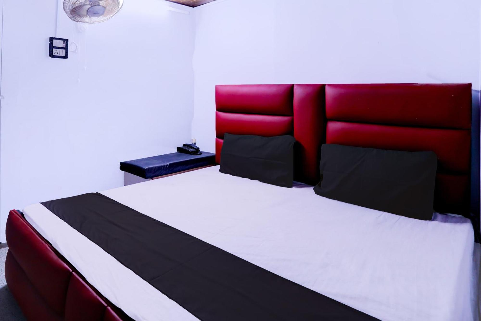 O Krishna Cafe Hotel