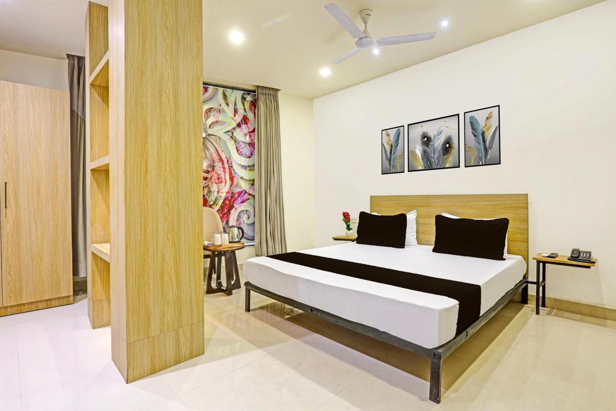 O Plush Homes Hotel