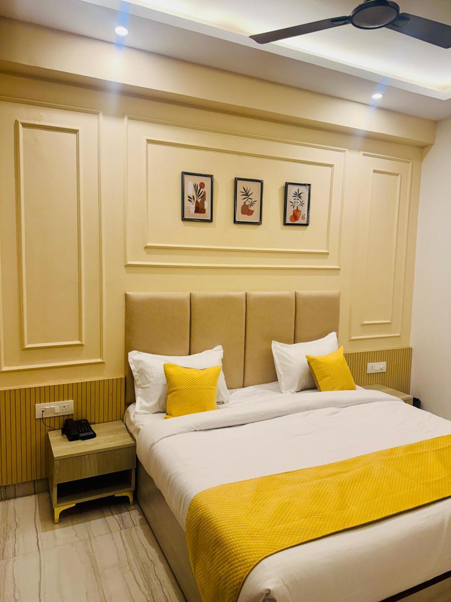 The Classic Crowne At Delhi Airport Hotel 3*