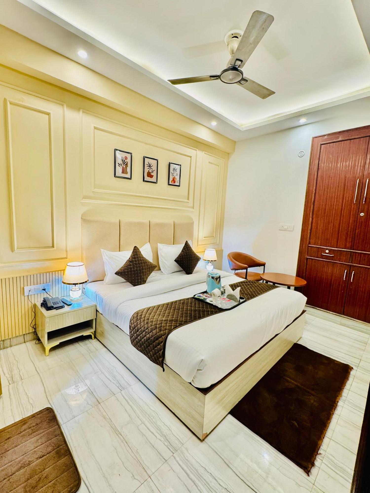 The Classic Crowne At Delhi Airport Hotel Nova Deli