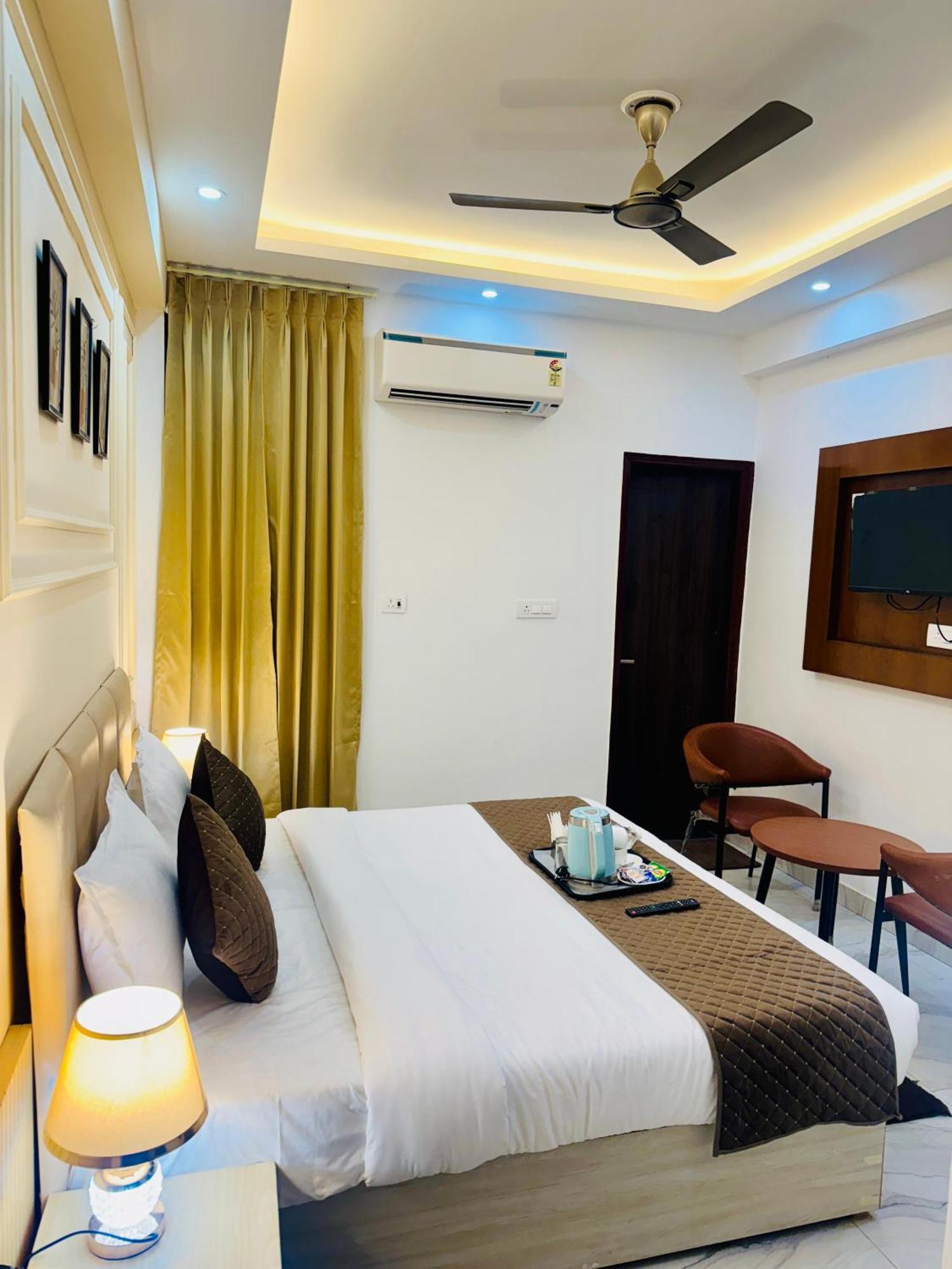 The Classic Crowne At Delhi Airport