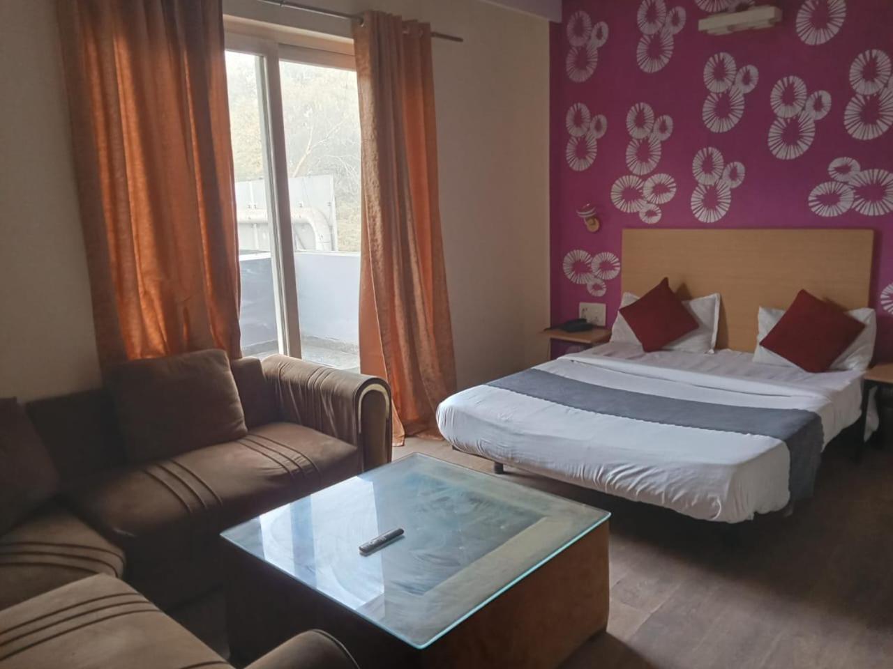Hotel Zed- Near Delhi Airport Hotel 4*