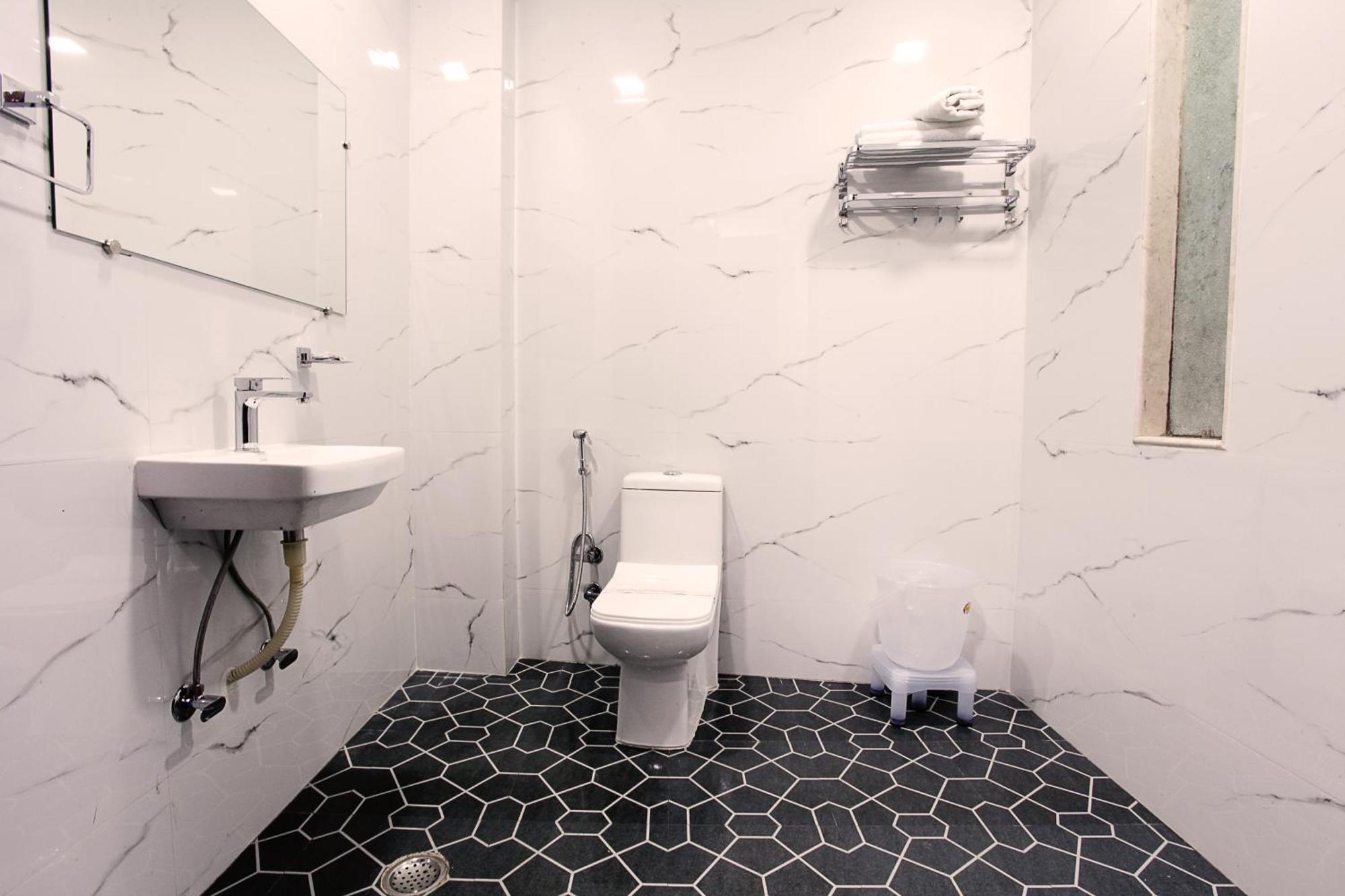 Hotel Taksh Hhr, Karol Bagh, Metro Station New Delhi