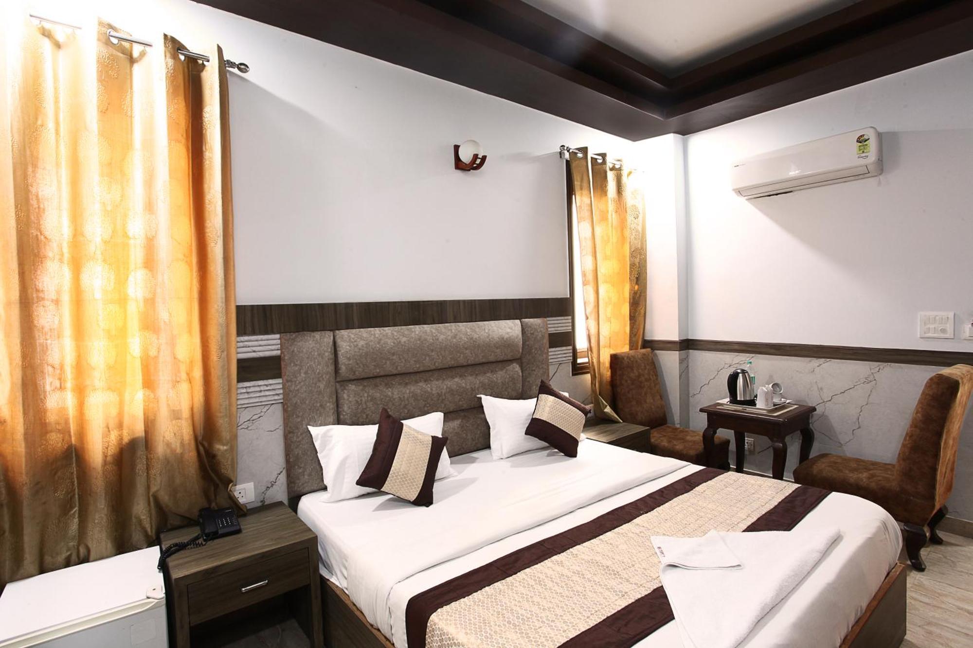Taksh Inn, Near Karol Bagh, Metro Station Hotel