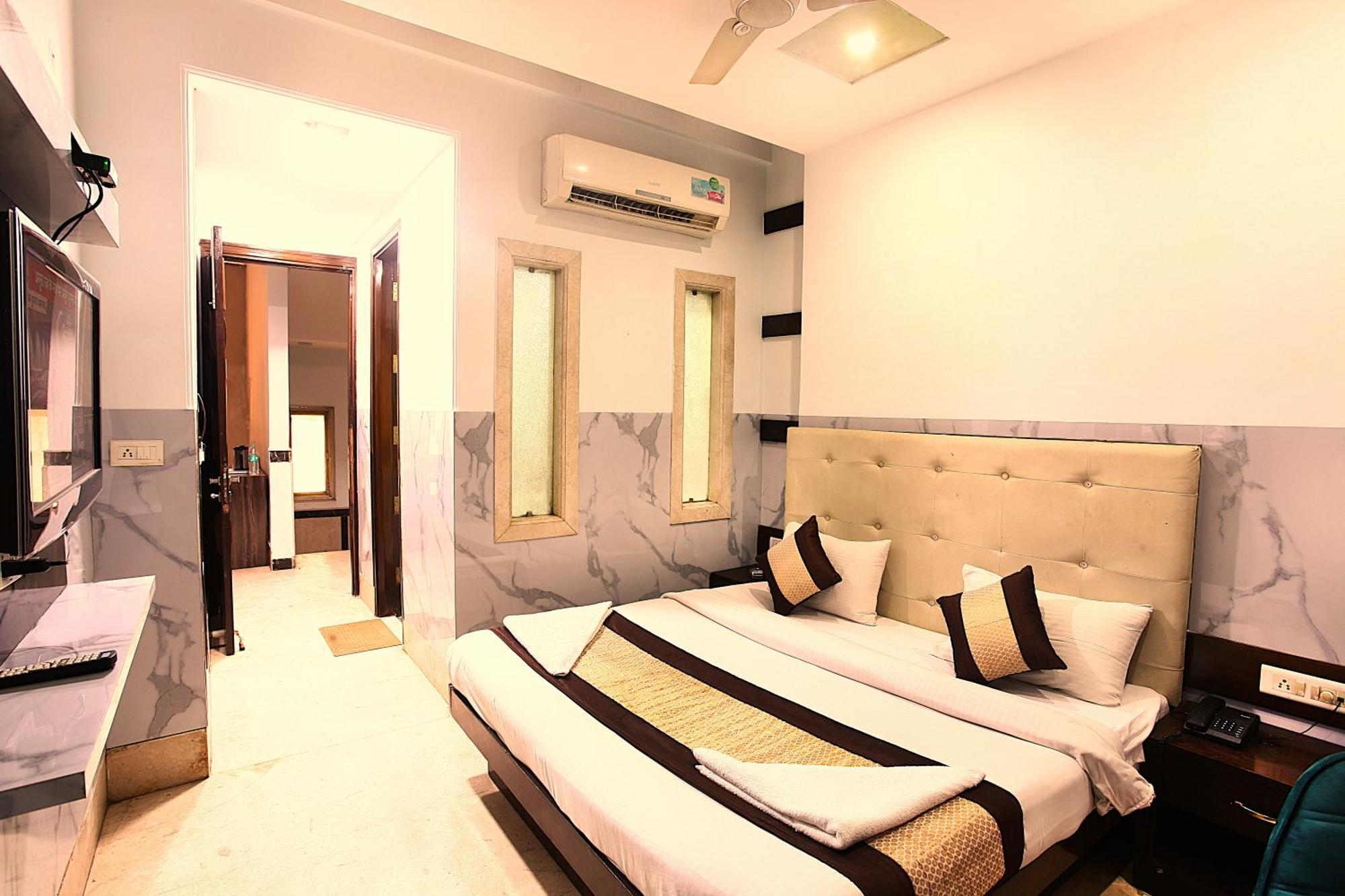 Taksh Hhr, Karol Bagh, Metro Station 3* New Delhi