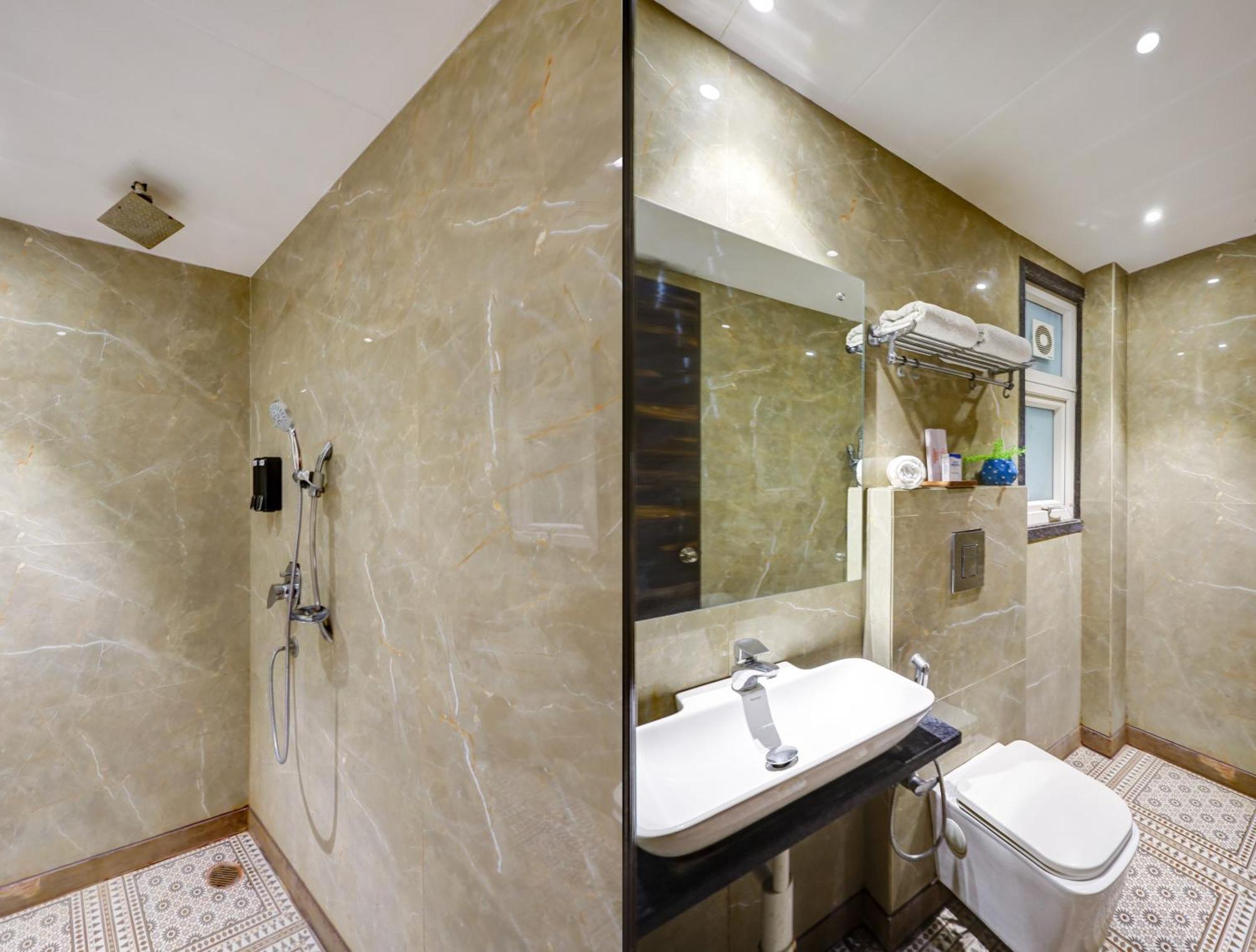 Oak Plaza - 1 Km From Connaught Place Hotel 4*