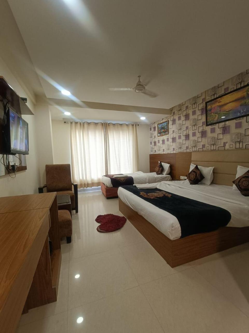 Grand By D'capitol Near Delhi Airport 4*