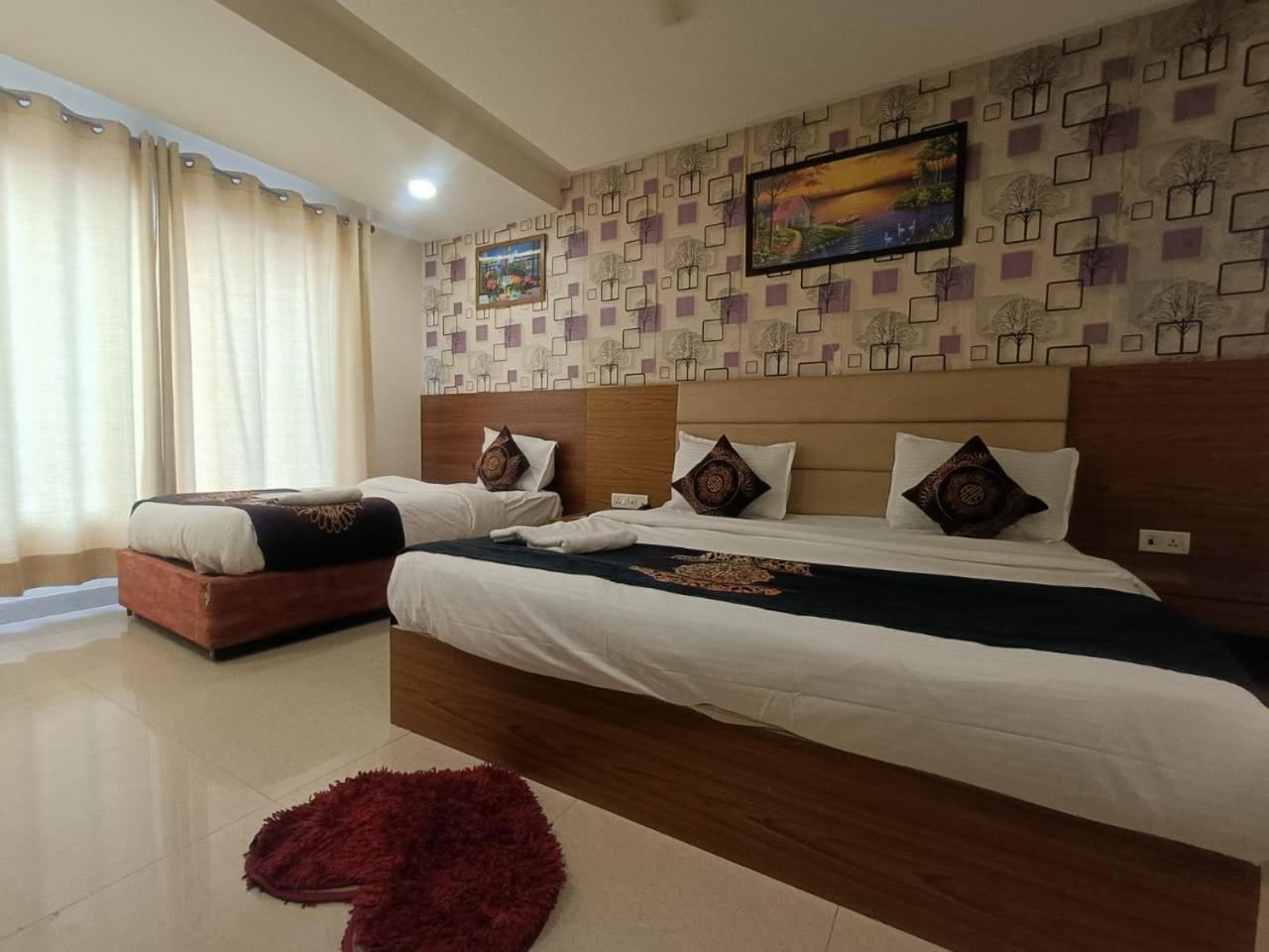 Grand By D'capitol Near Delhi Airport