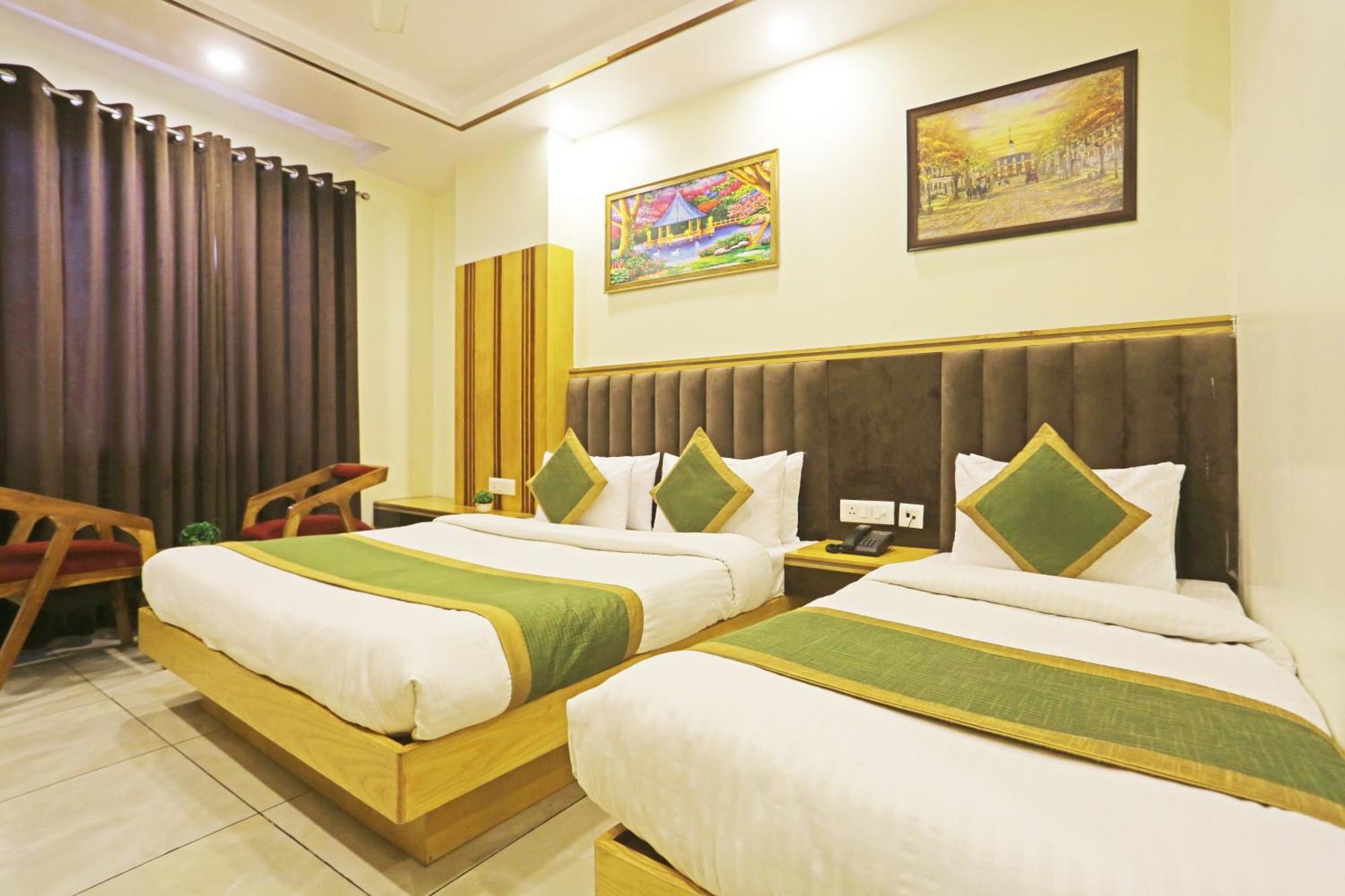Hotel Aman Imperial Just A Minute Away From Railway Station And Connaught Place