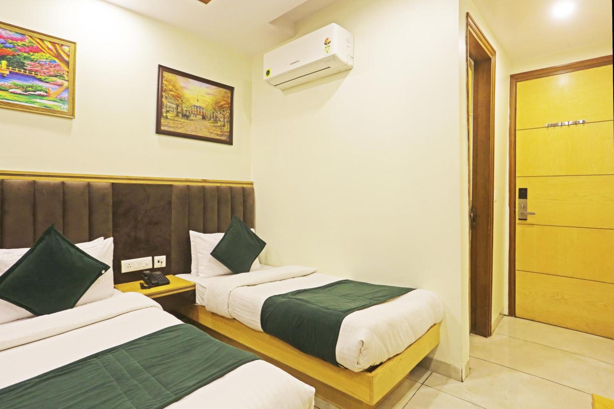 Aman Imperial Just A Minute Away From Railway Station And Connaught Place 4*