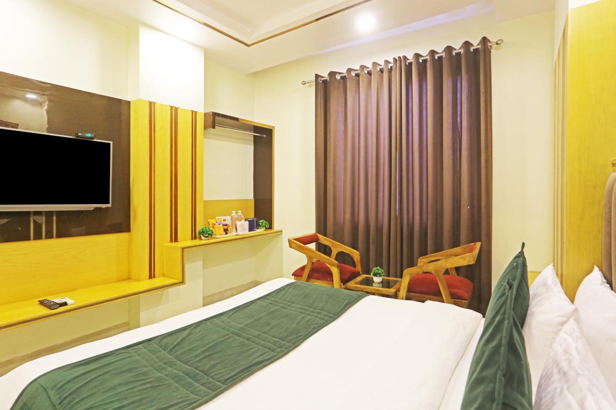 Hotel Aman Imperial Just A Minute Away From Railway Station And Connaught Place