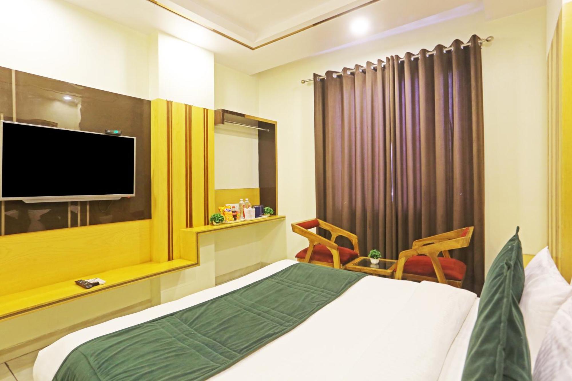 Aman Imperial Just A Minute Away From Railway Station And Connaught Place Hotel 4*